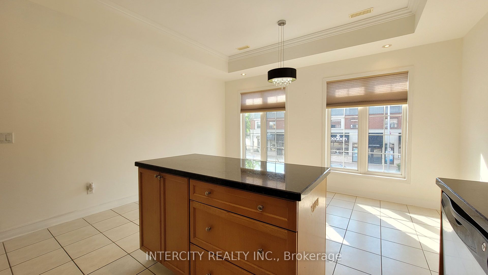 86 Lakeshore Road W Property Photo 18