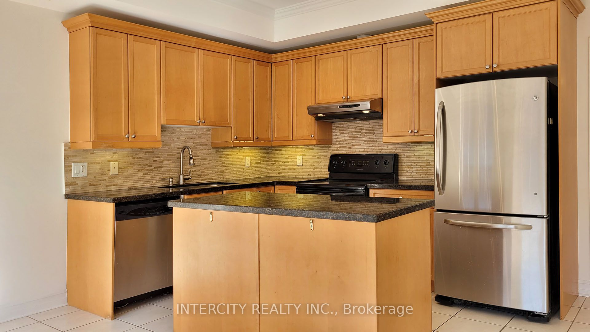 86 Lakeshore Road W Property Photo 22