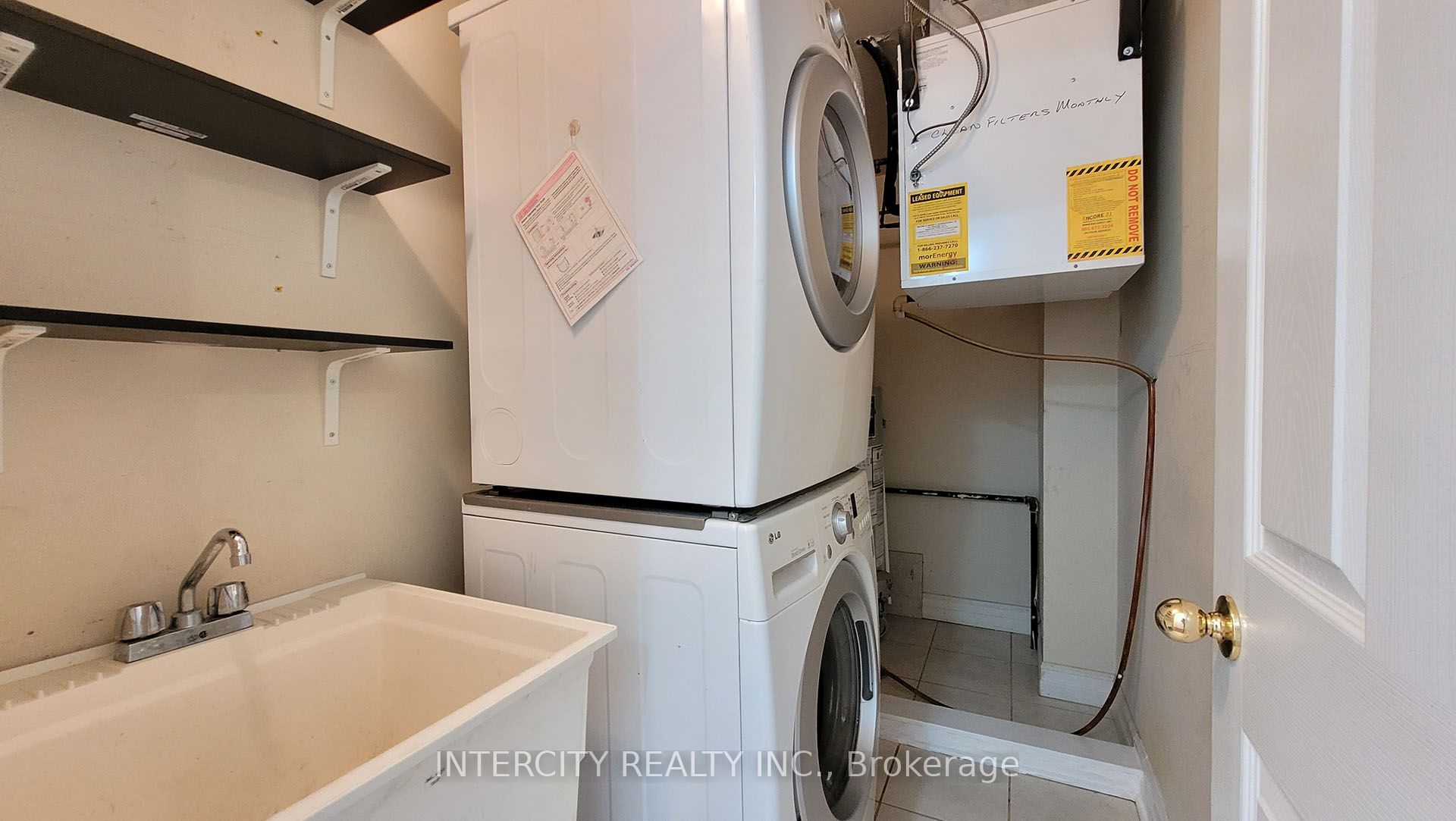 86 Lakeshore Road W Property Photo 24