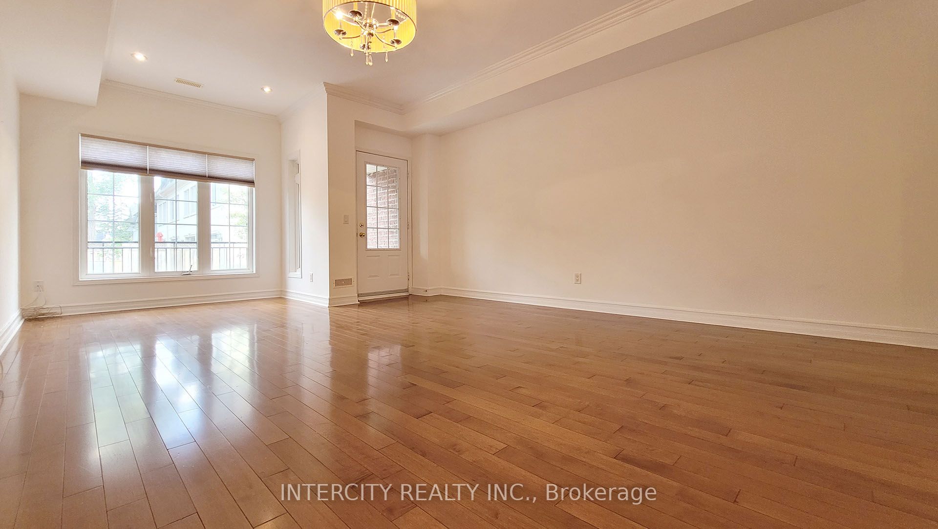 86 Lakeshore Road W Property Photo 28