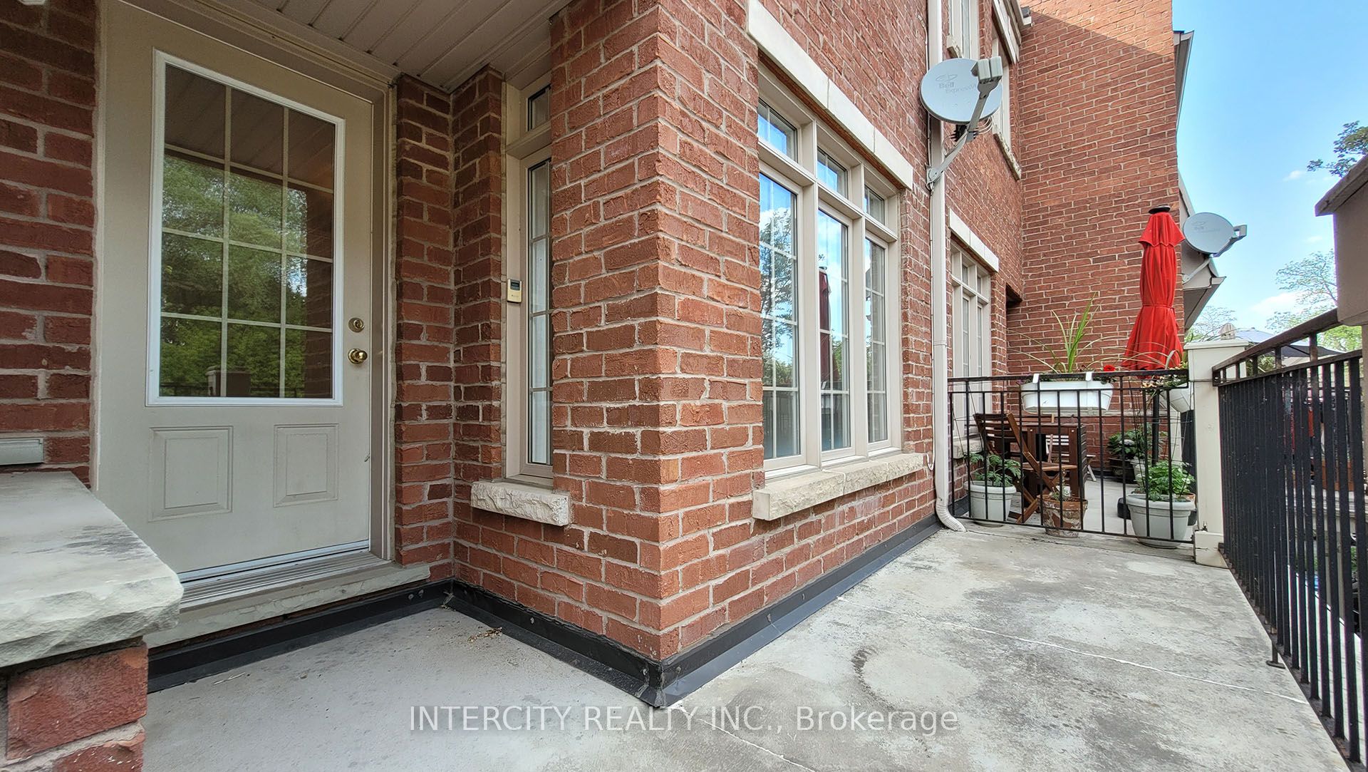 86 Lakeshore Road W Property Photo 31