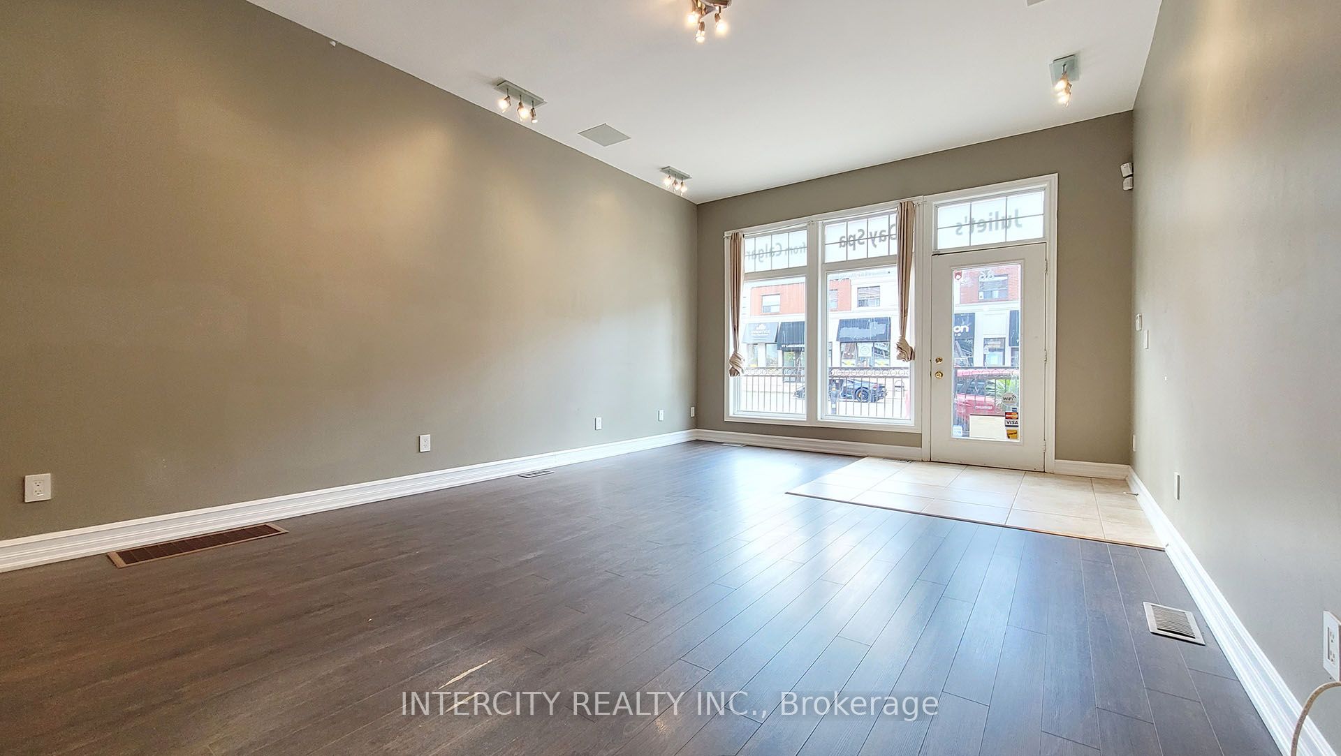 86 Lakeshore Road W Property Photo 35