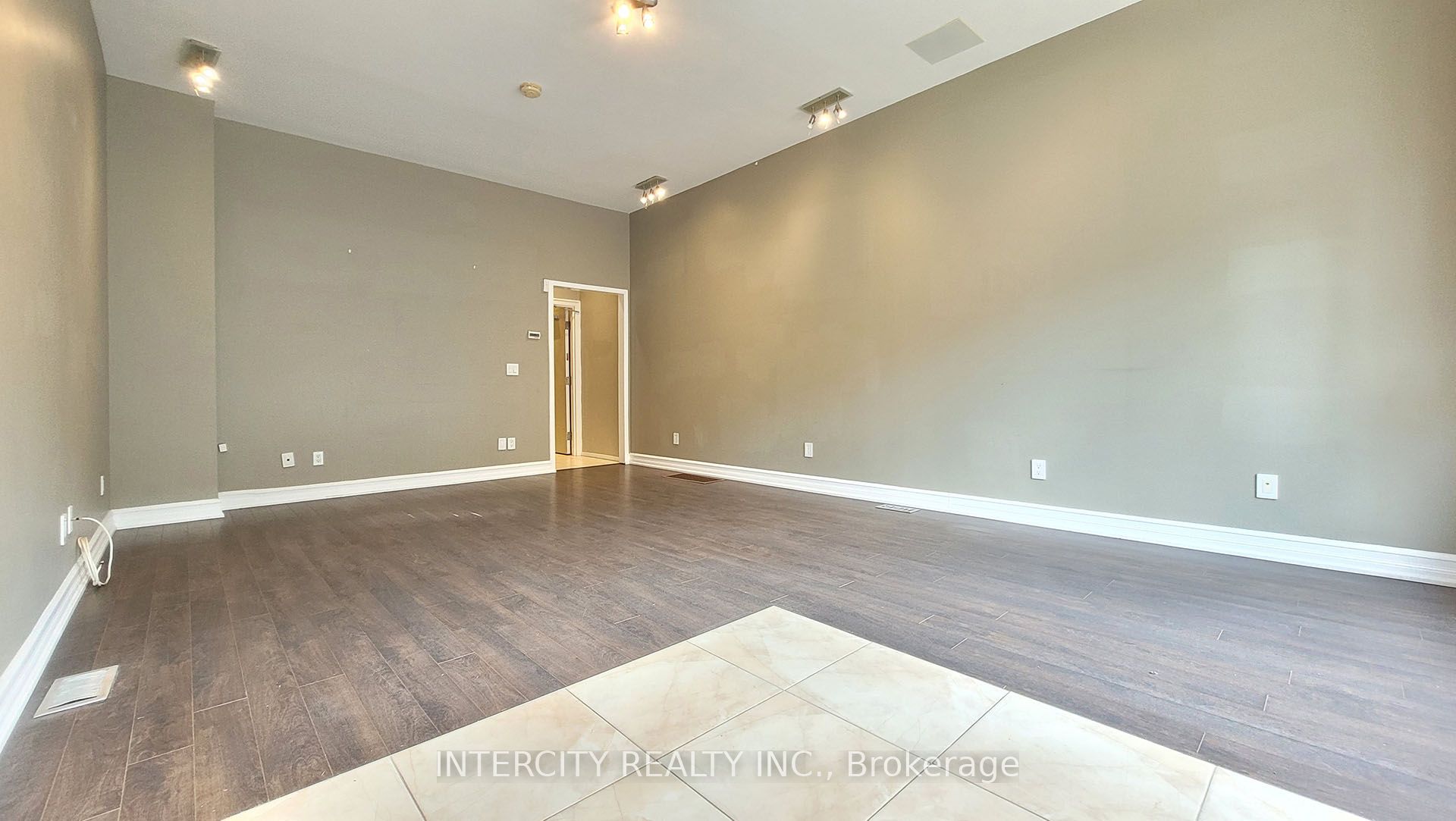 86 Lakeshore Road W Property Photo 36