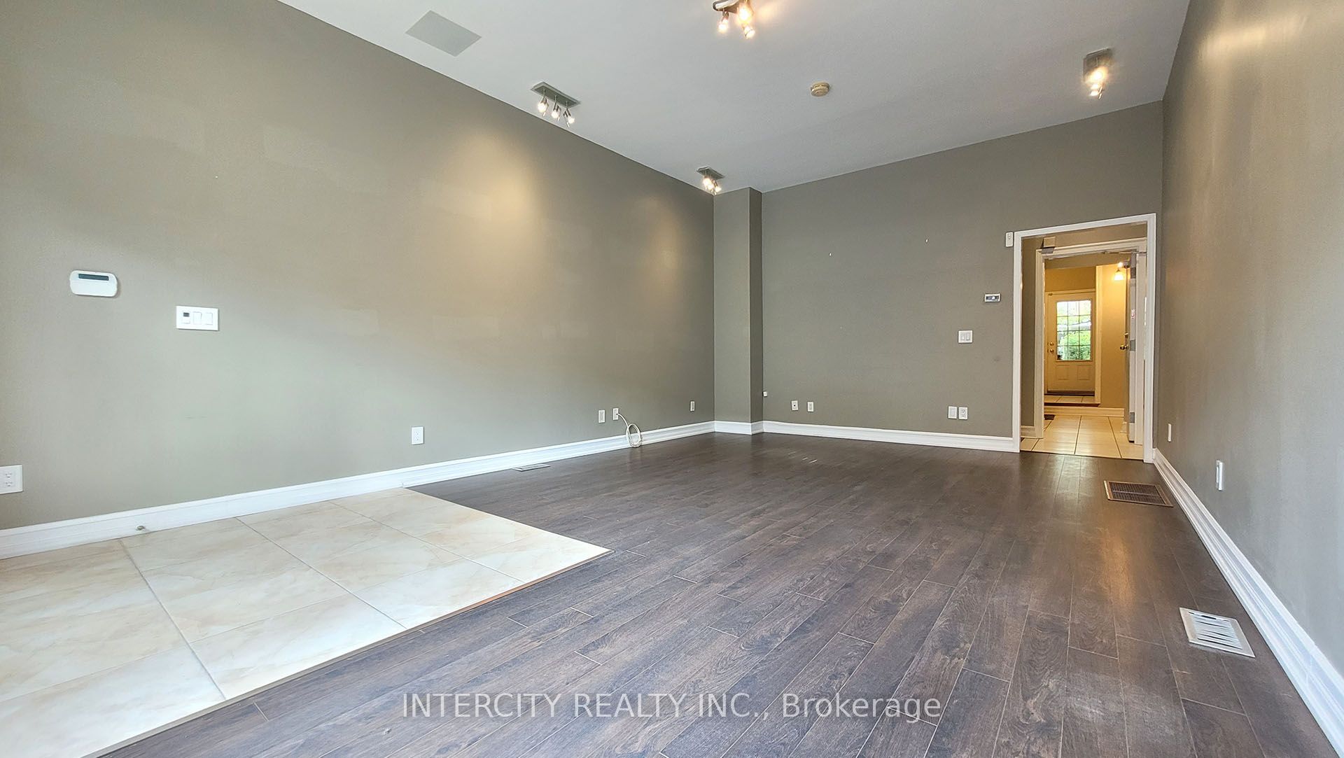 86 Lakeshore Road W Property Photo 37