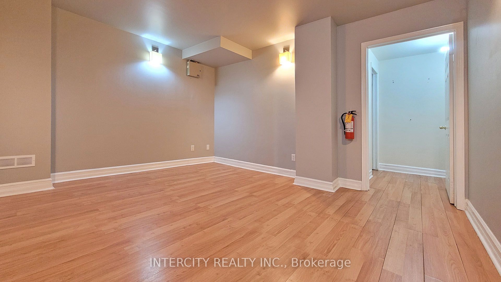86 Lakeshore Road W Property Photo 42