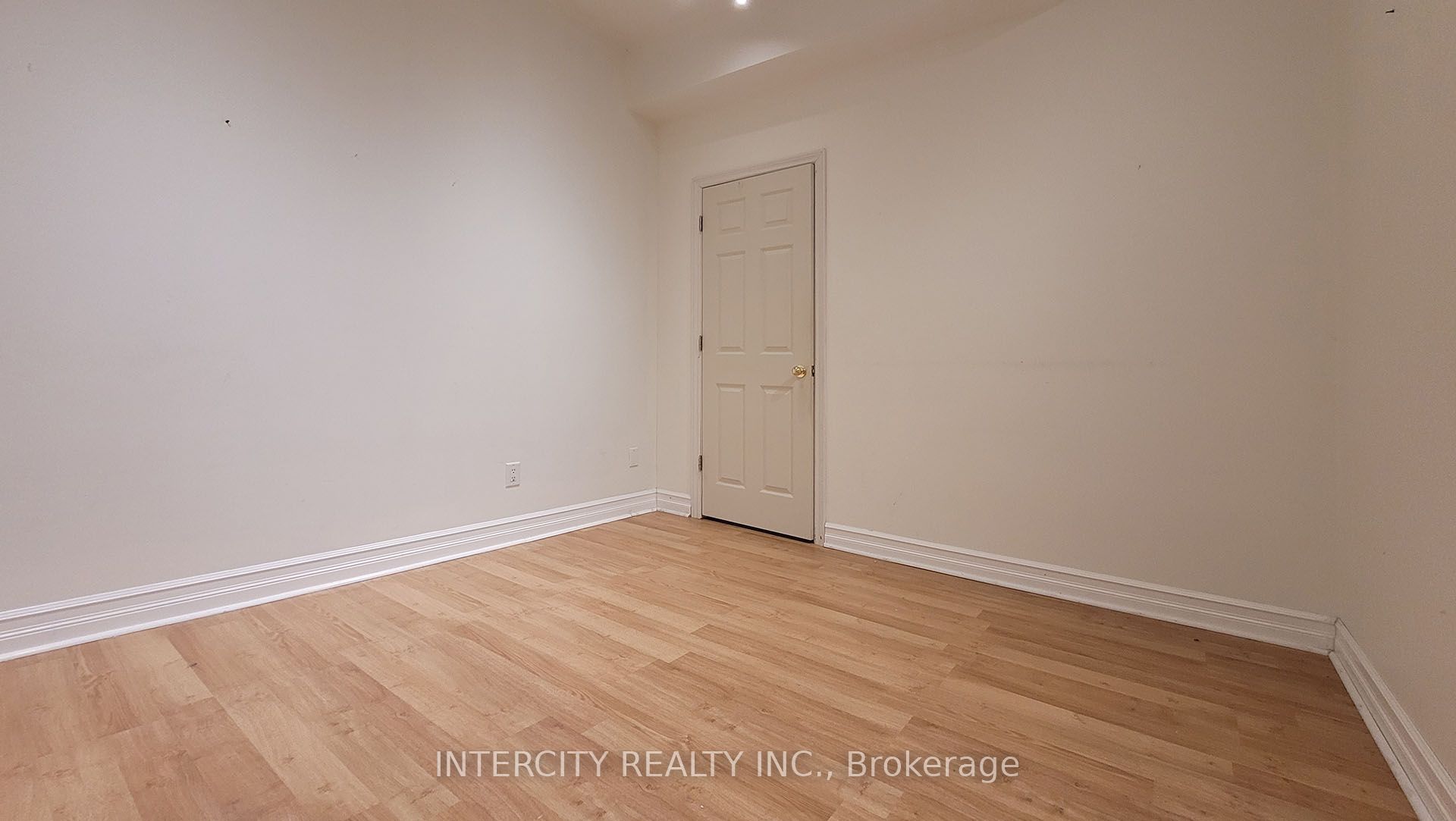 86 Lakeshore Road W Property Photo 44