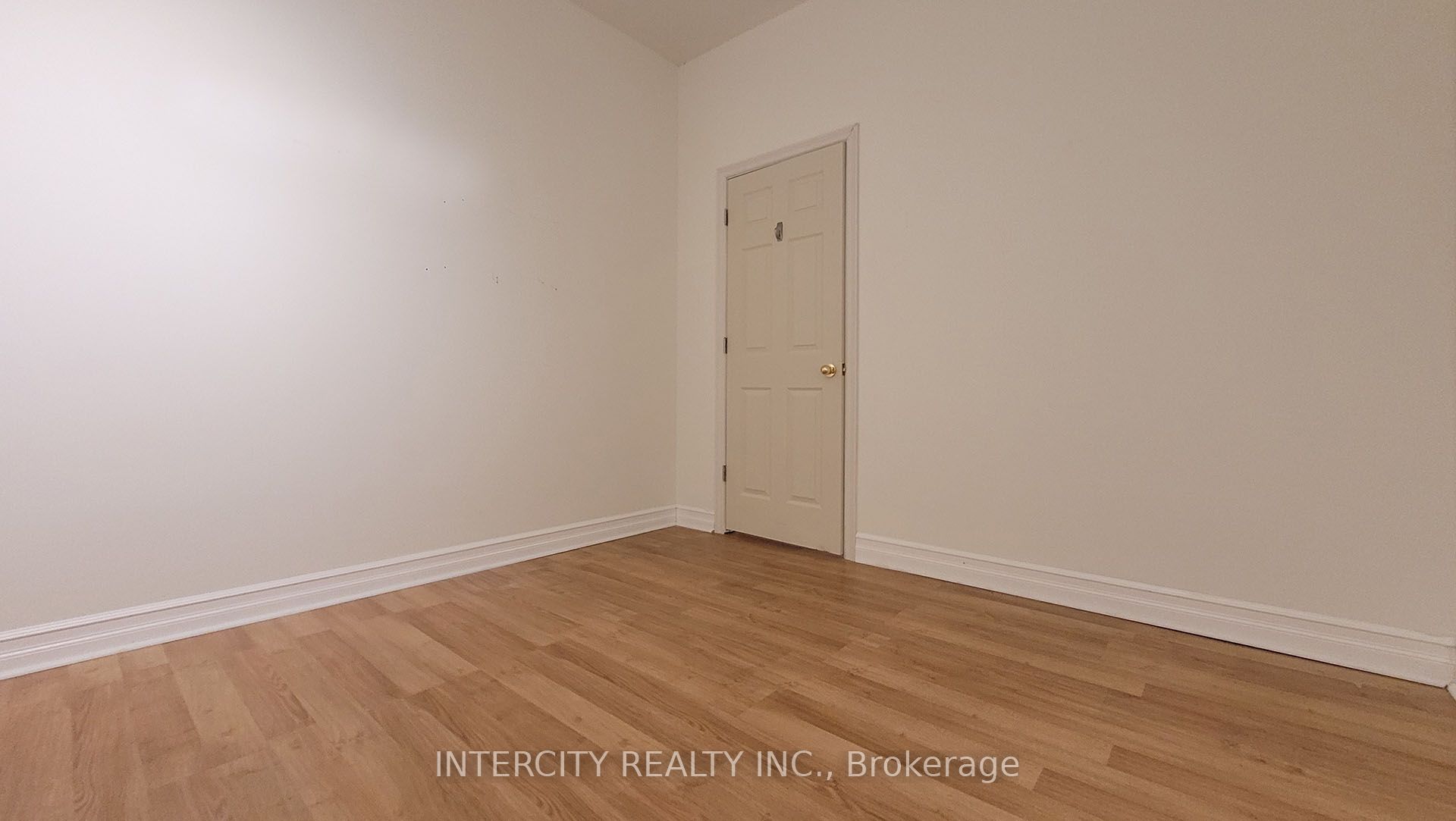86 Lakeshore Road W Property Photo 45