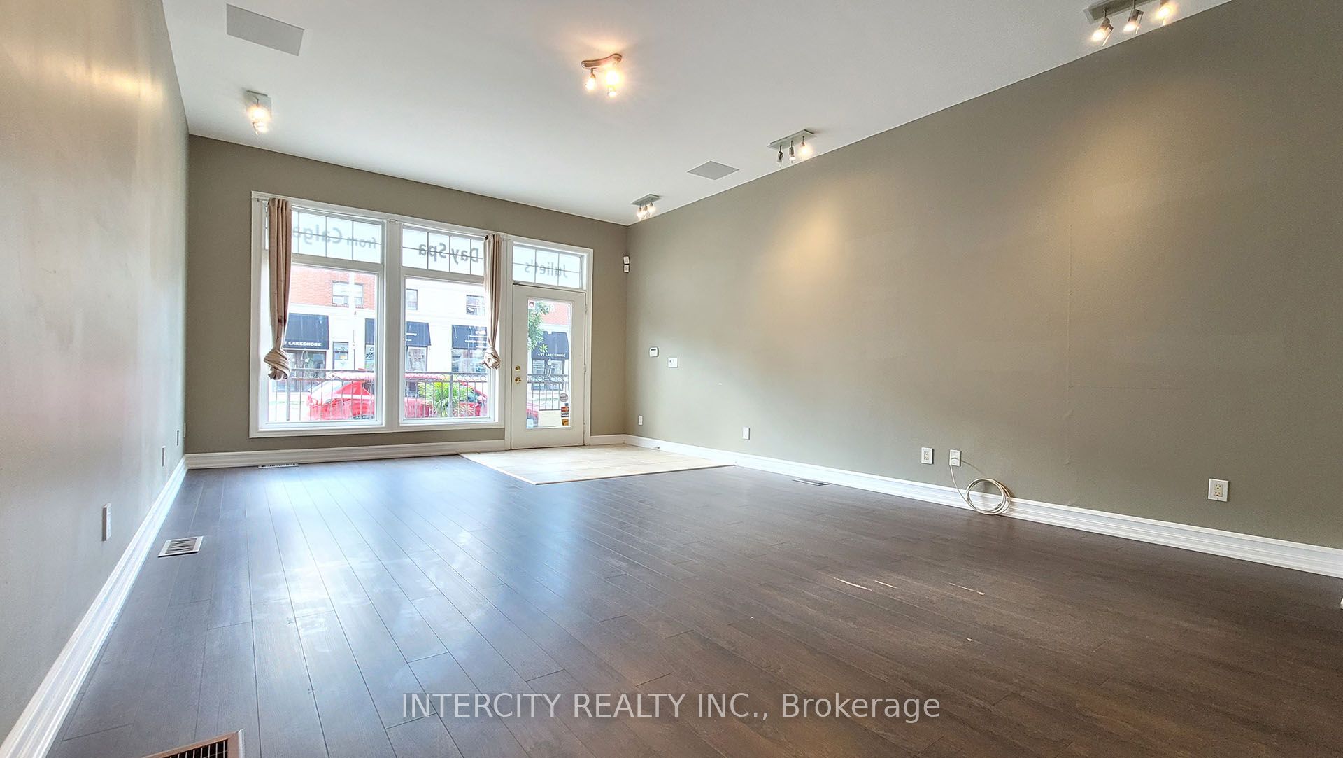 86 Lakeshore Road W Property Photo 15