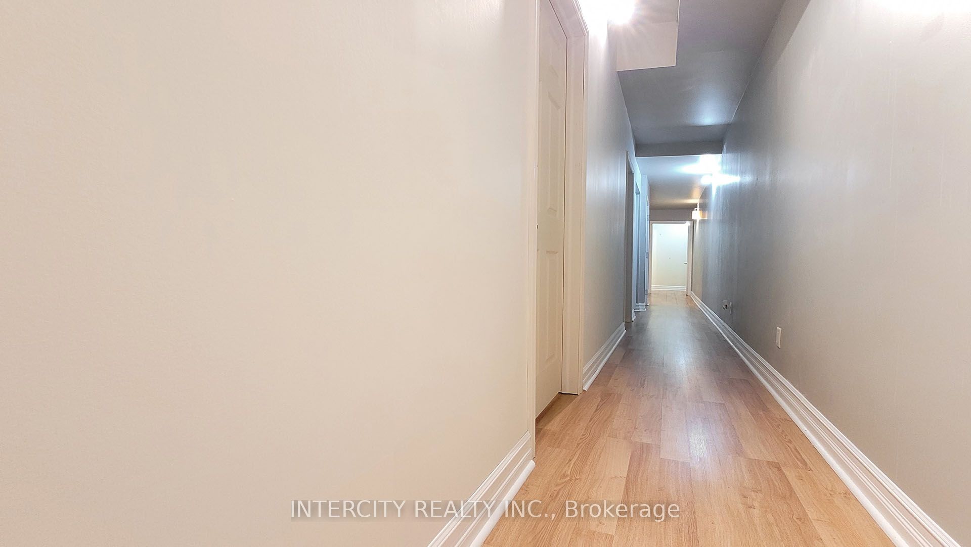 86 Lakeshore Road W Property Photo 16