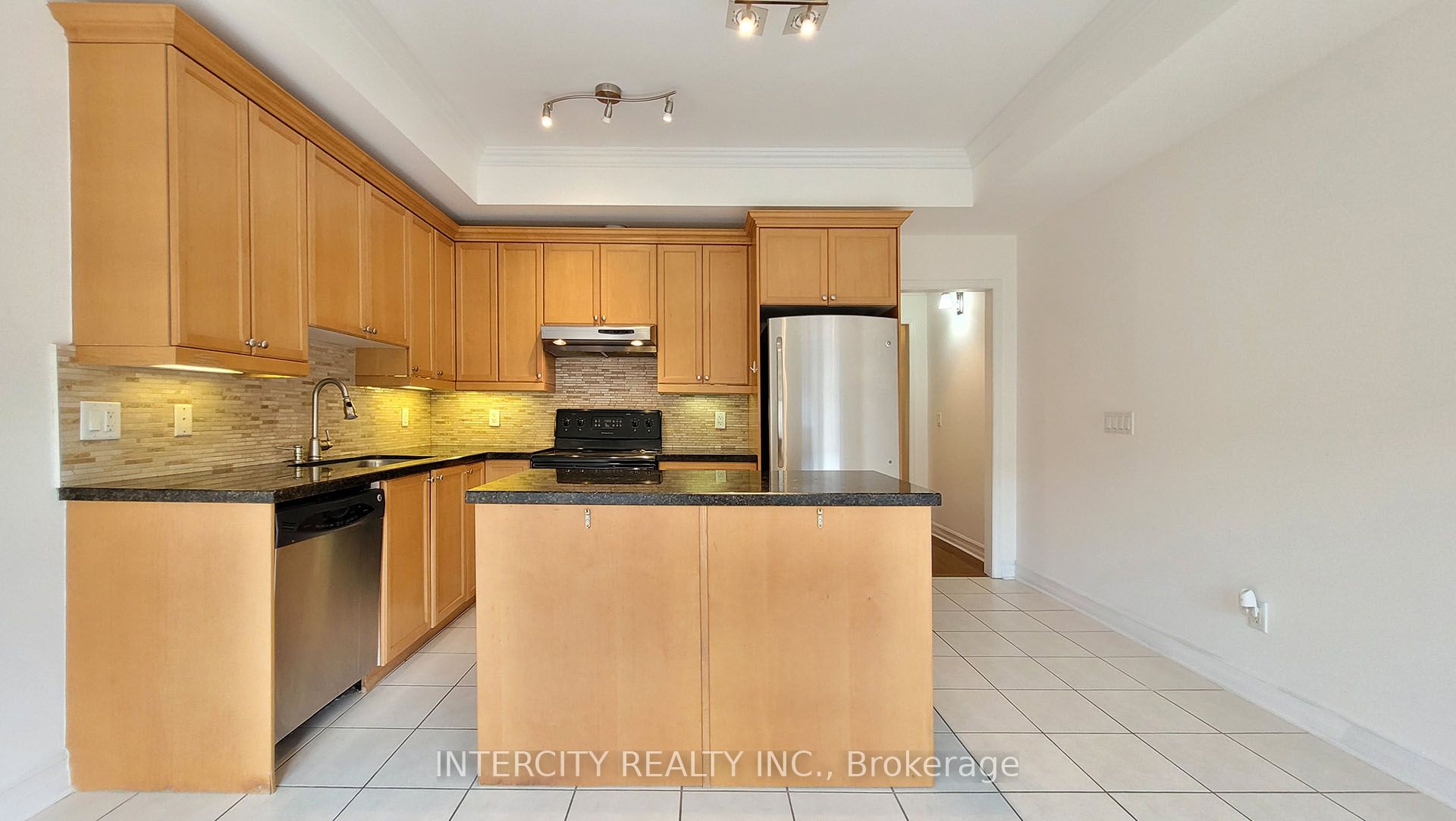 86 Lakeshore Road W Property Photo 28