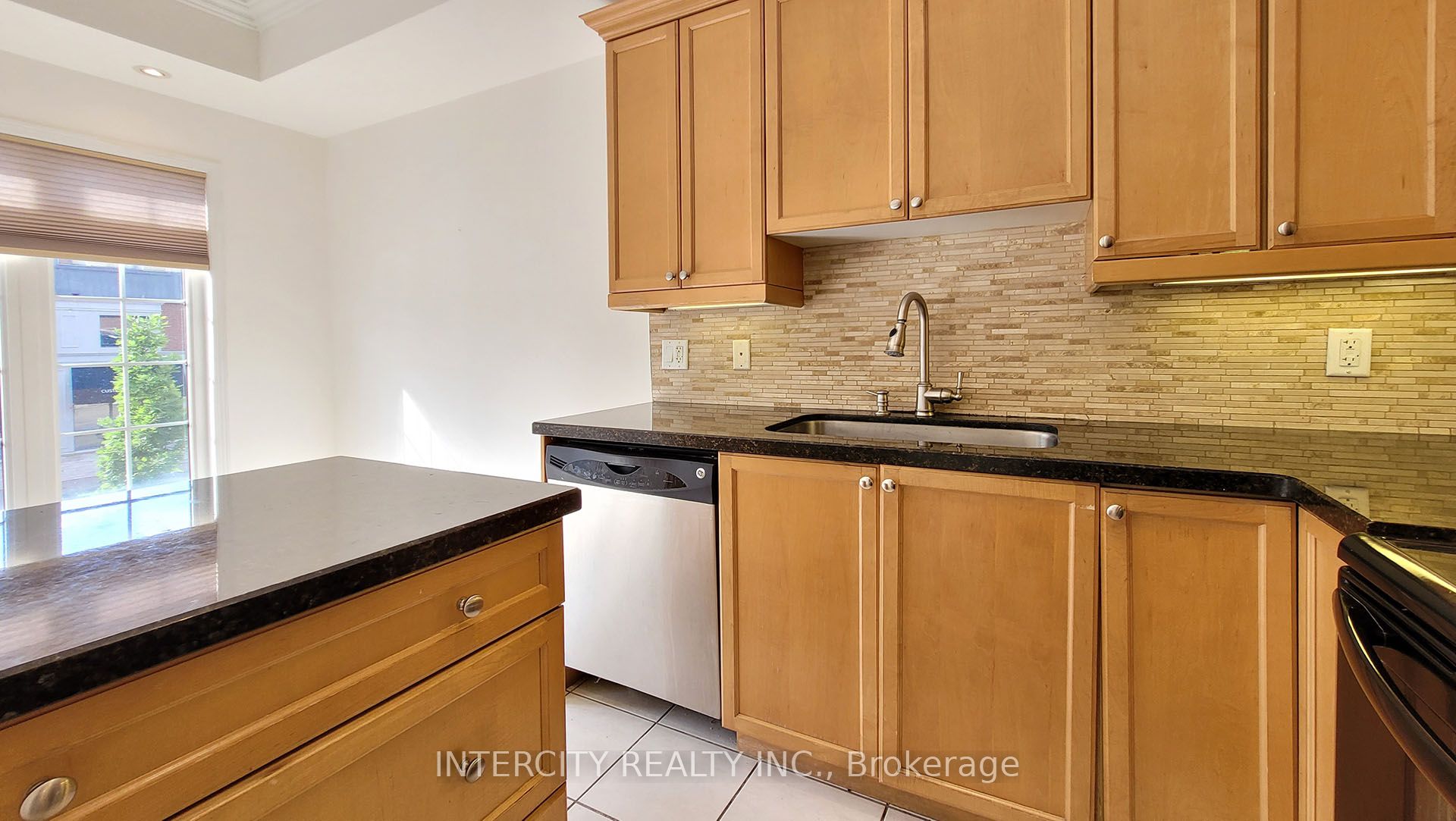 86 Lakeshore Road W Property Photo 32
