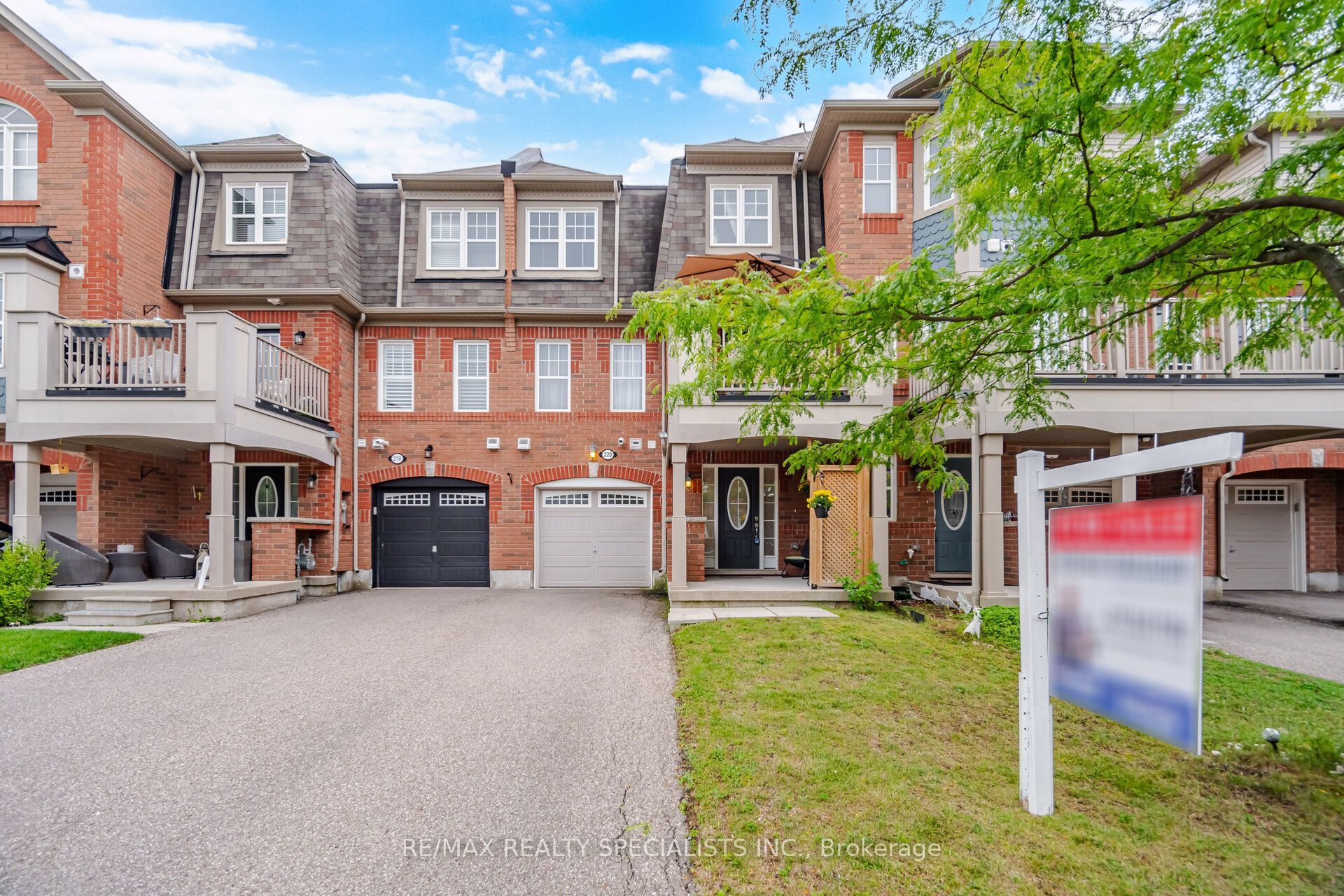220 Mortimer Crescent Property Photo 2