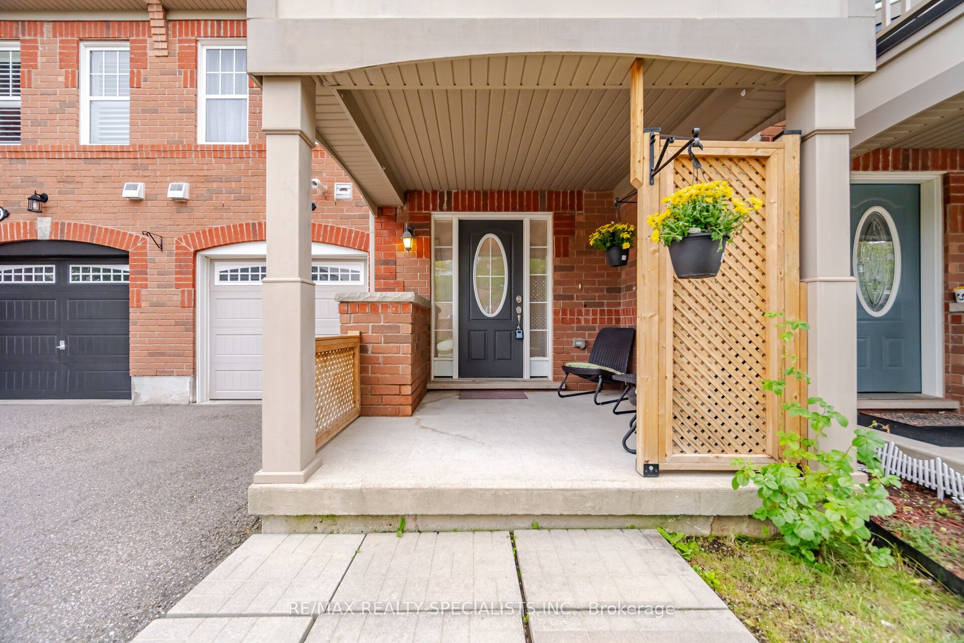 220 Mortimer Crescent Property Photo 3