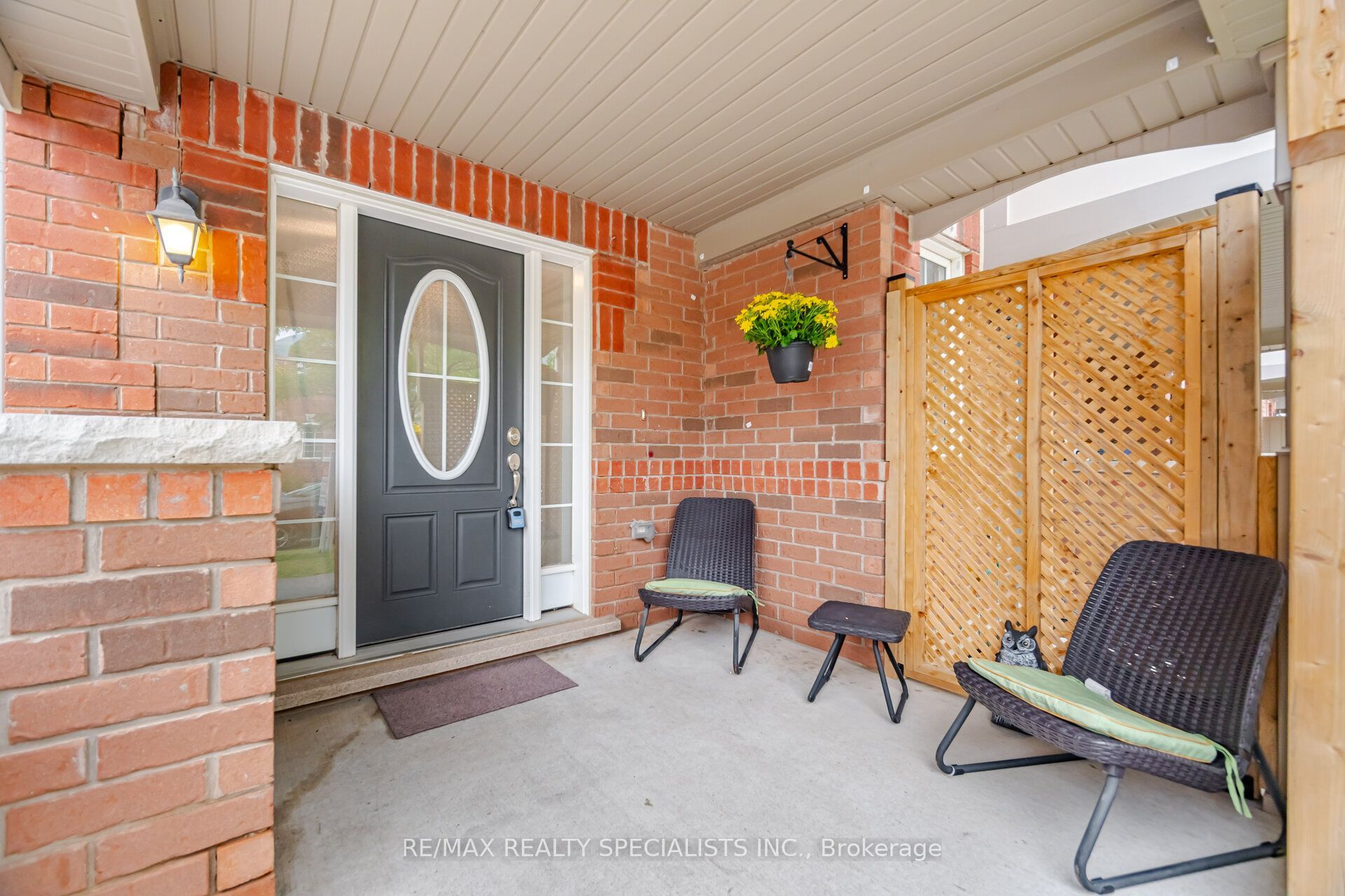 220 Mortimer Crescent Property Photo 4