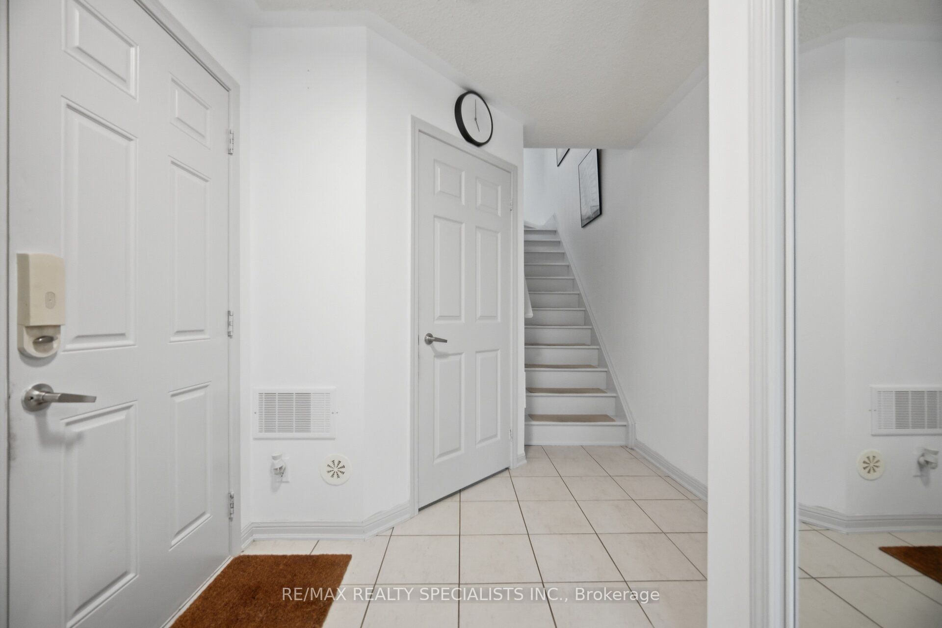 220 Mortimer Crescent Property Photo 7
