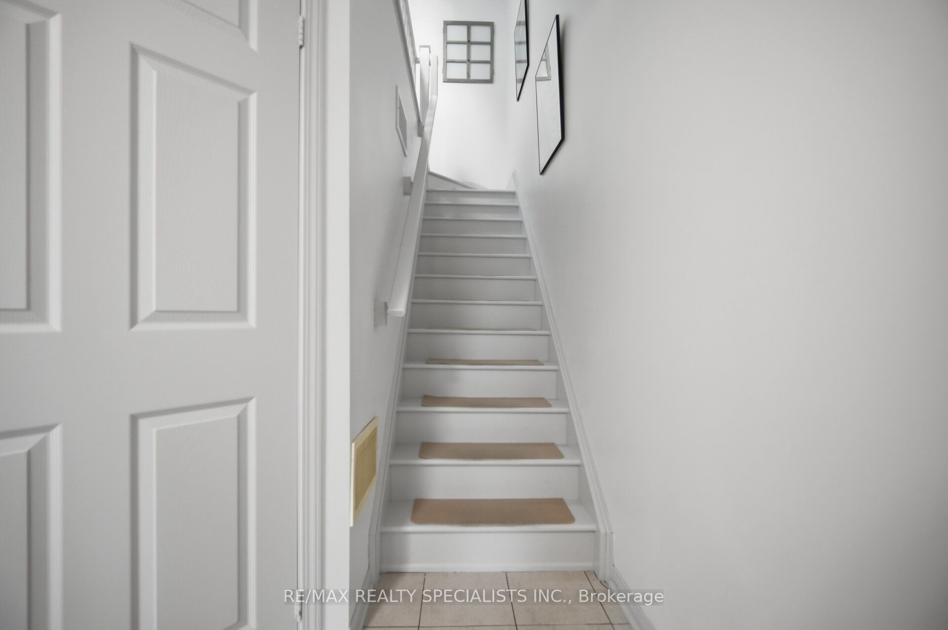 220 Mortimer Crescent Property Photo 8