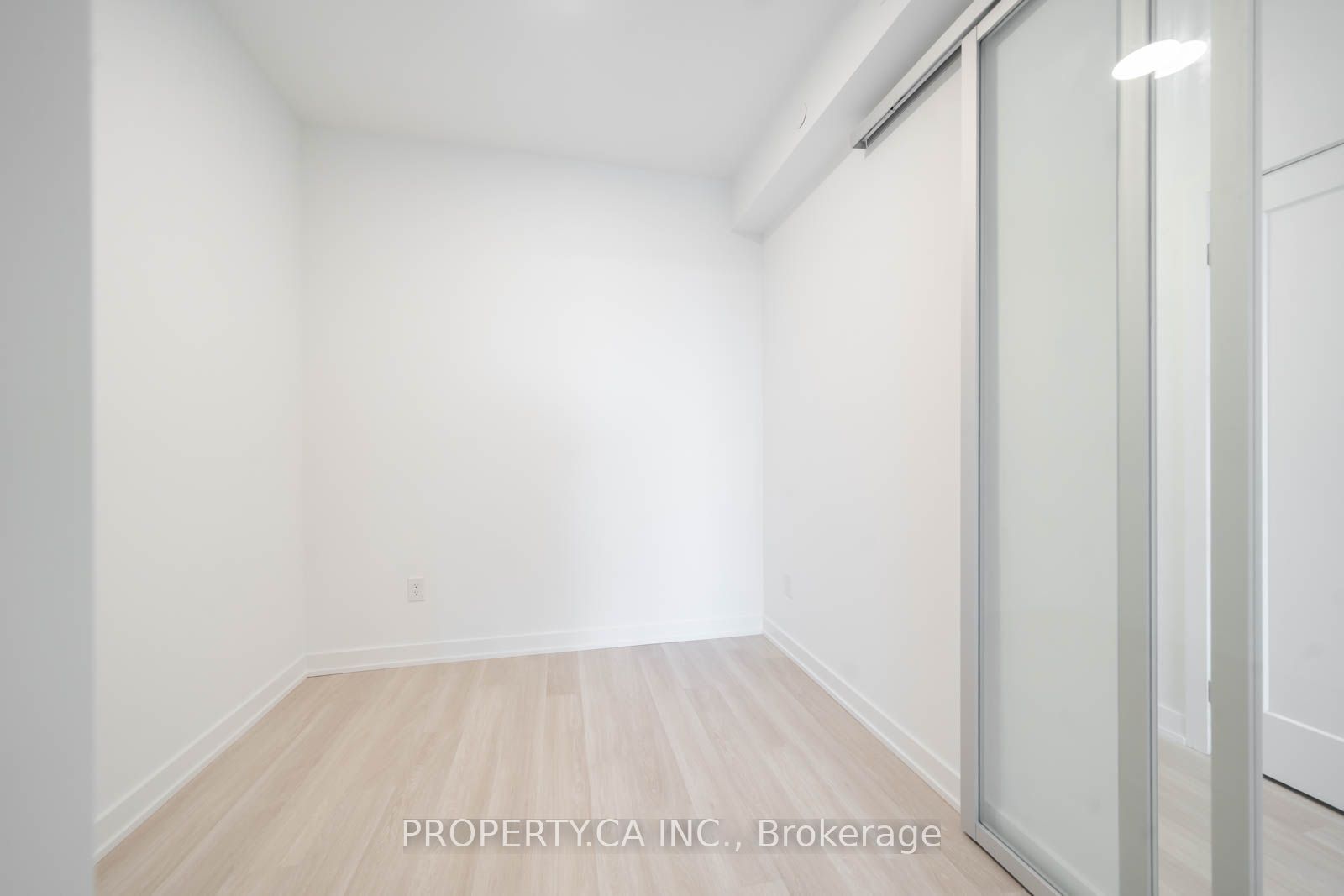 5105 Hurontario Street 1406 Property Photo 11