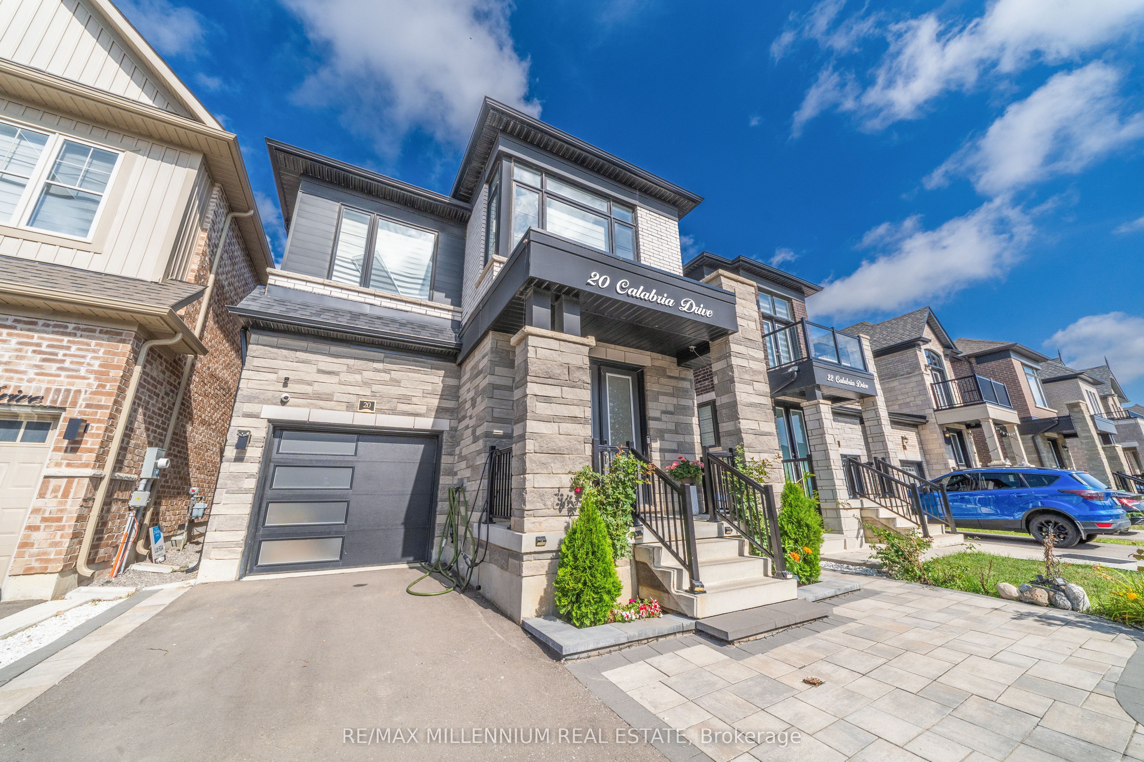 20 Calabria Drive Property Photo 2
