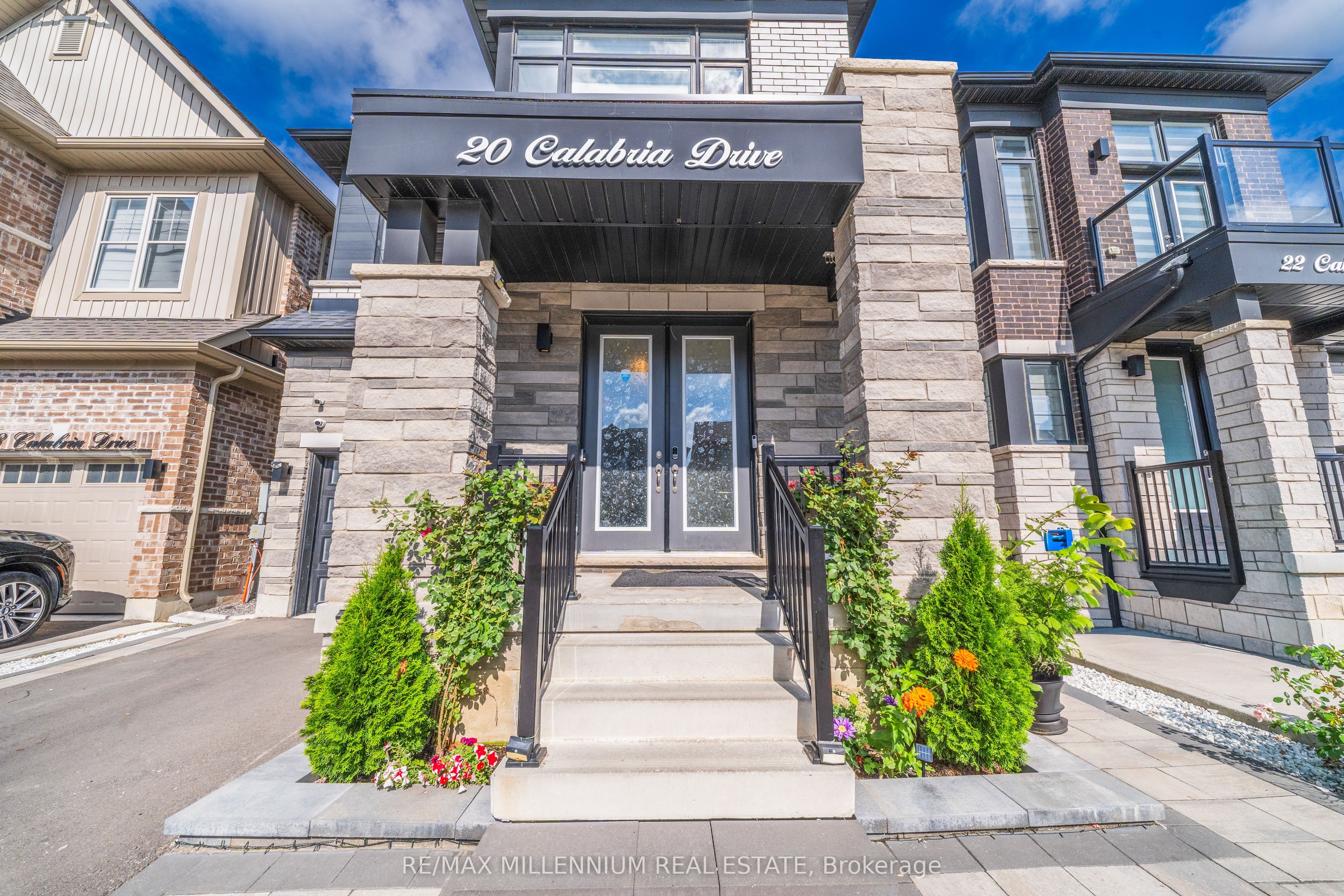 20 Calabria Drive Property Photo 3