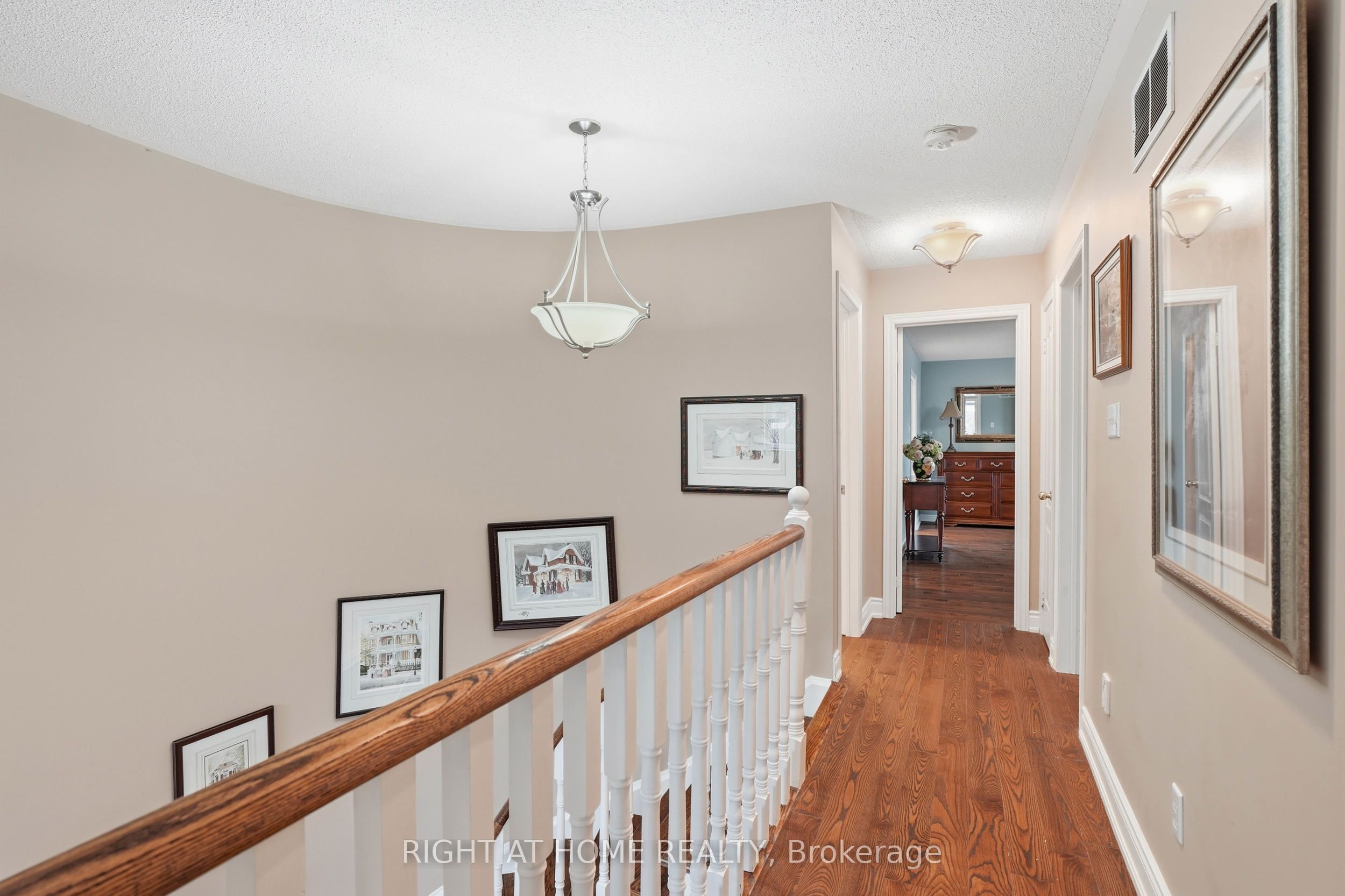 2121 Pinevalley Crescent Property Photo 19