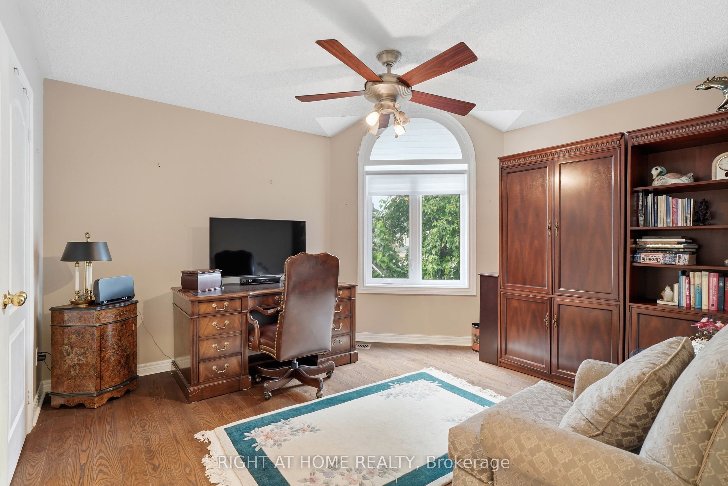 2121 Pinevalley Crescent Property Photo 26