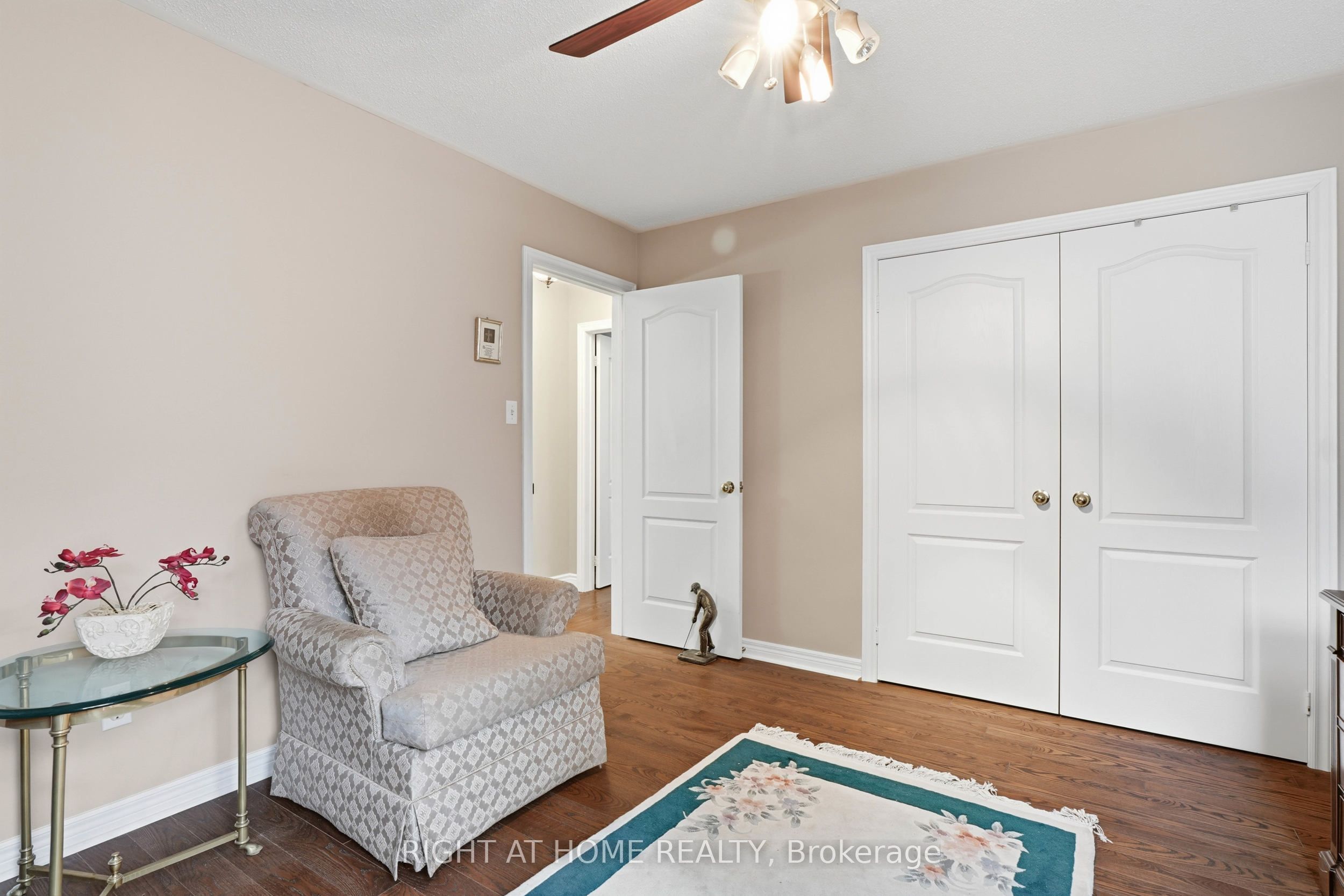 2121 Pinevalley Crescent Property Photo 27