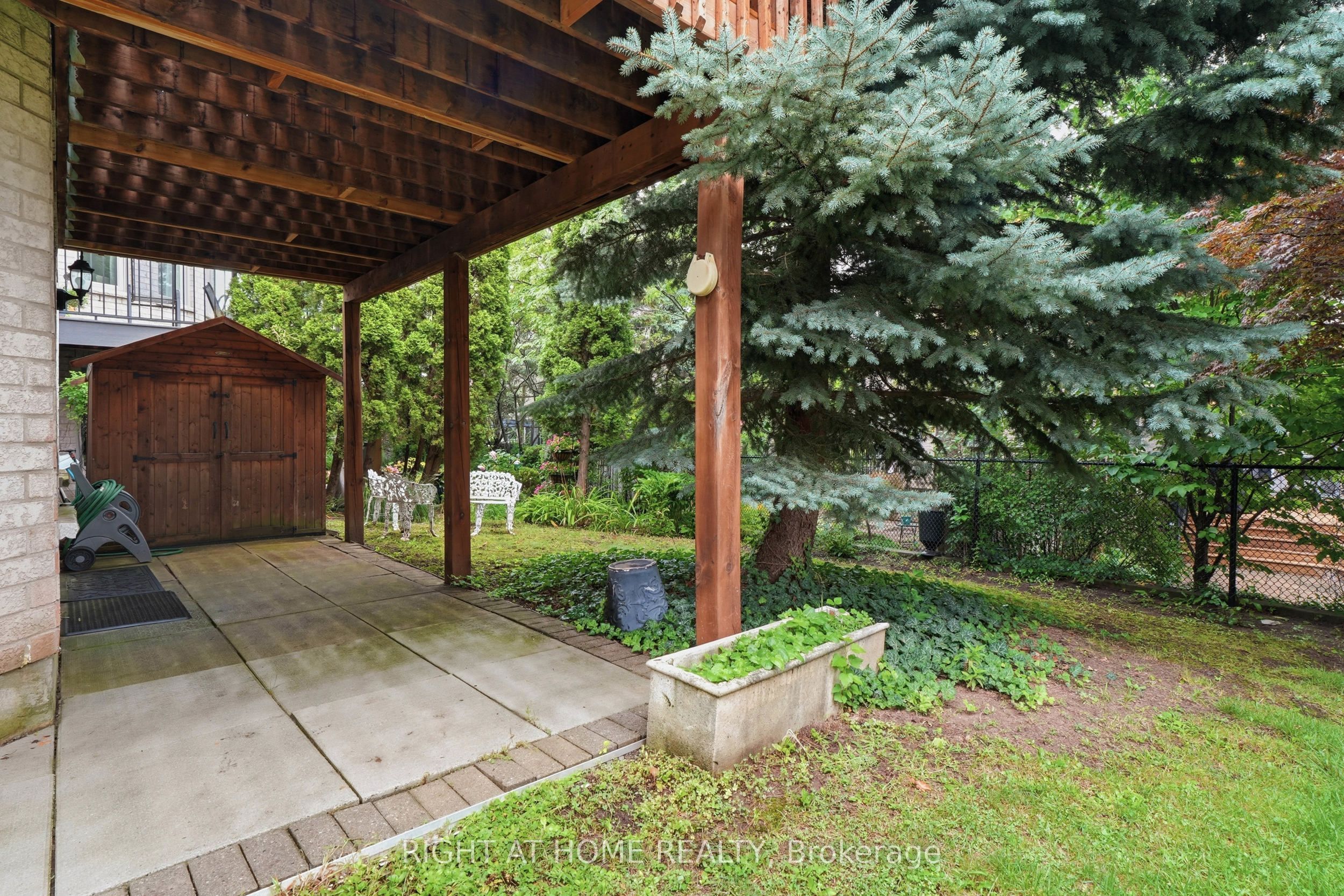 2121 Pinevalley Crescent Property Photo 36
