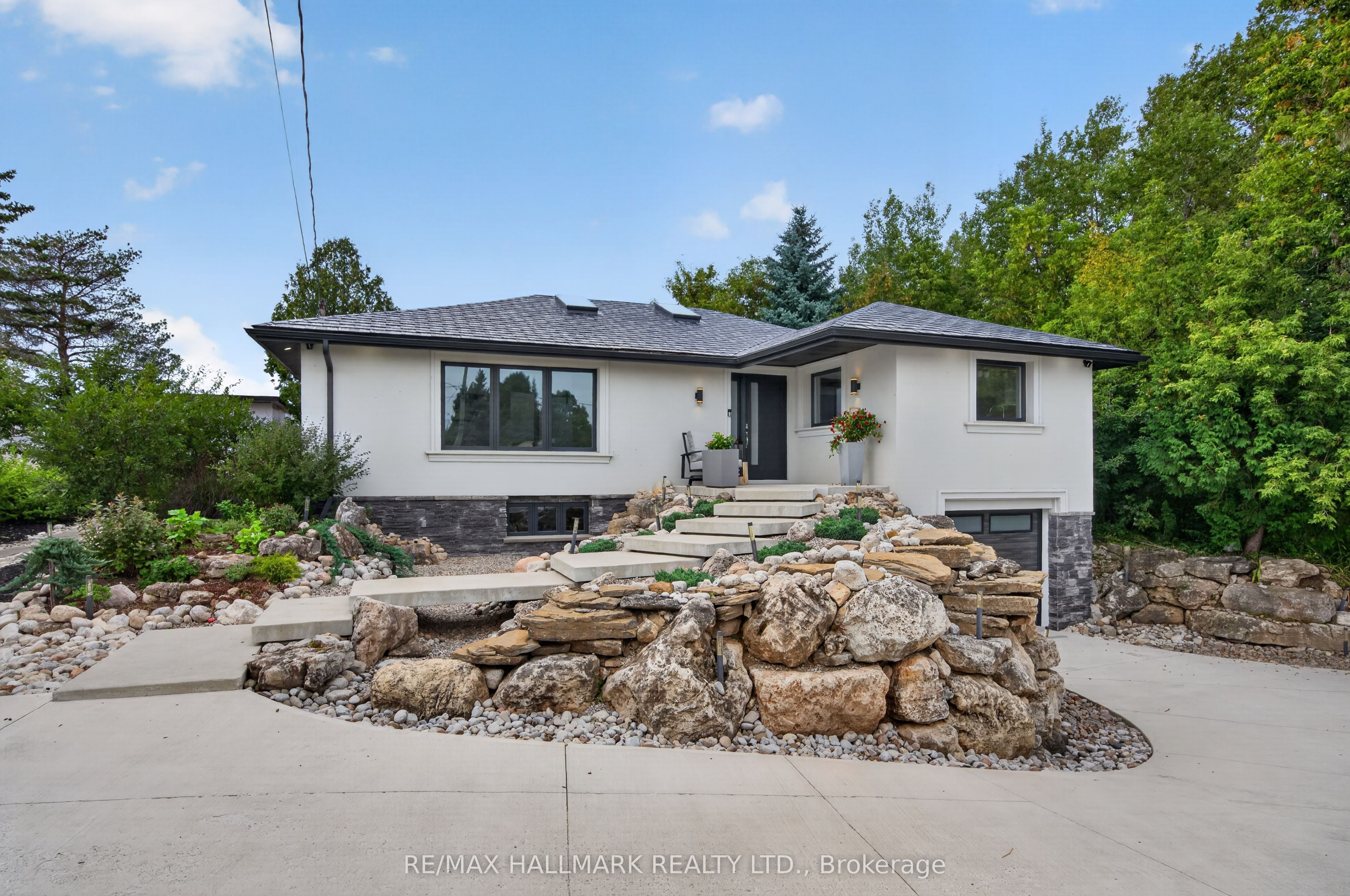 7499 5 Side Road Property Photo 1