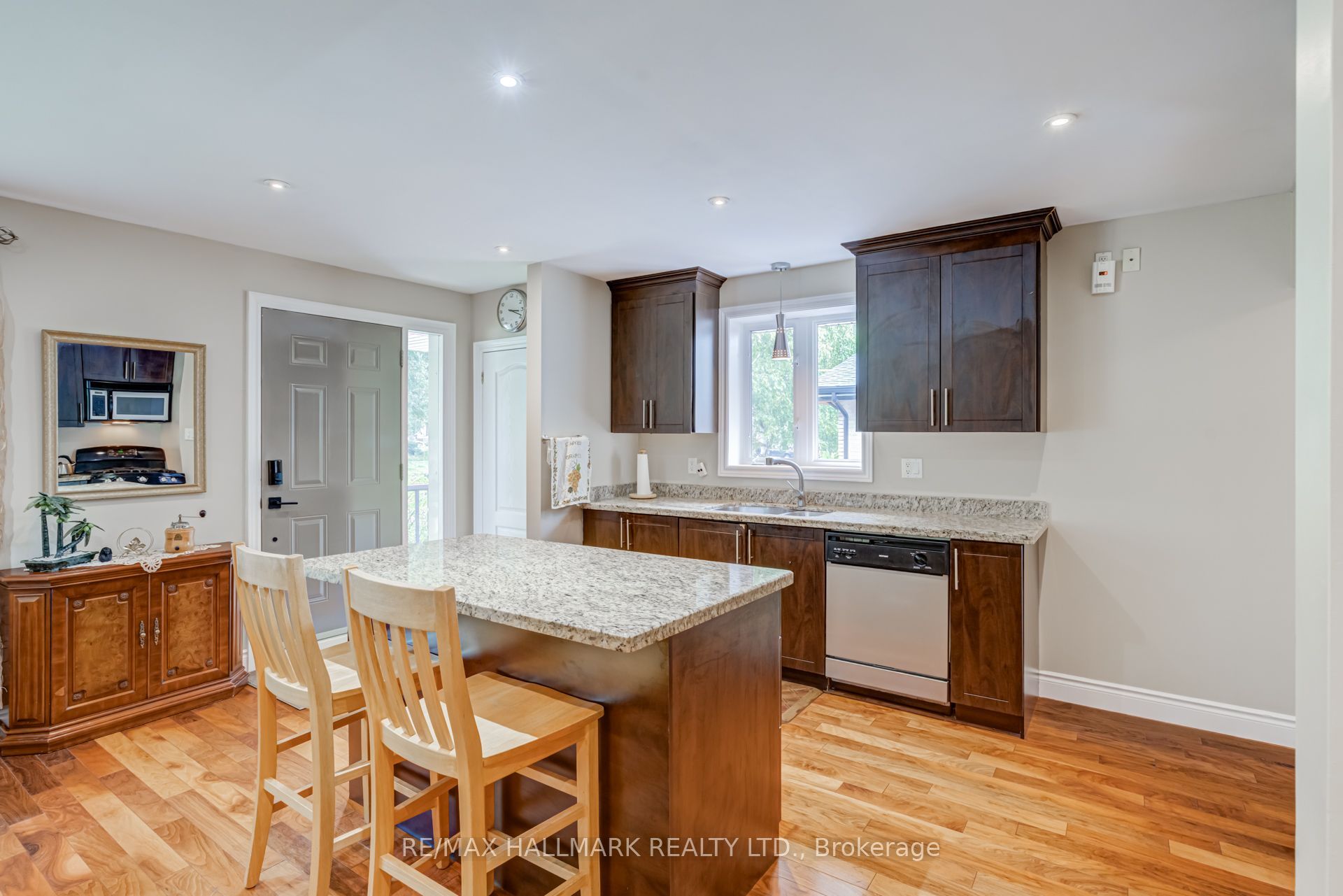 1218 Grange Road Property Photo 8