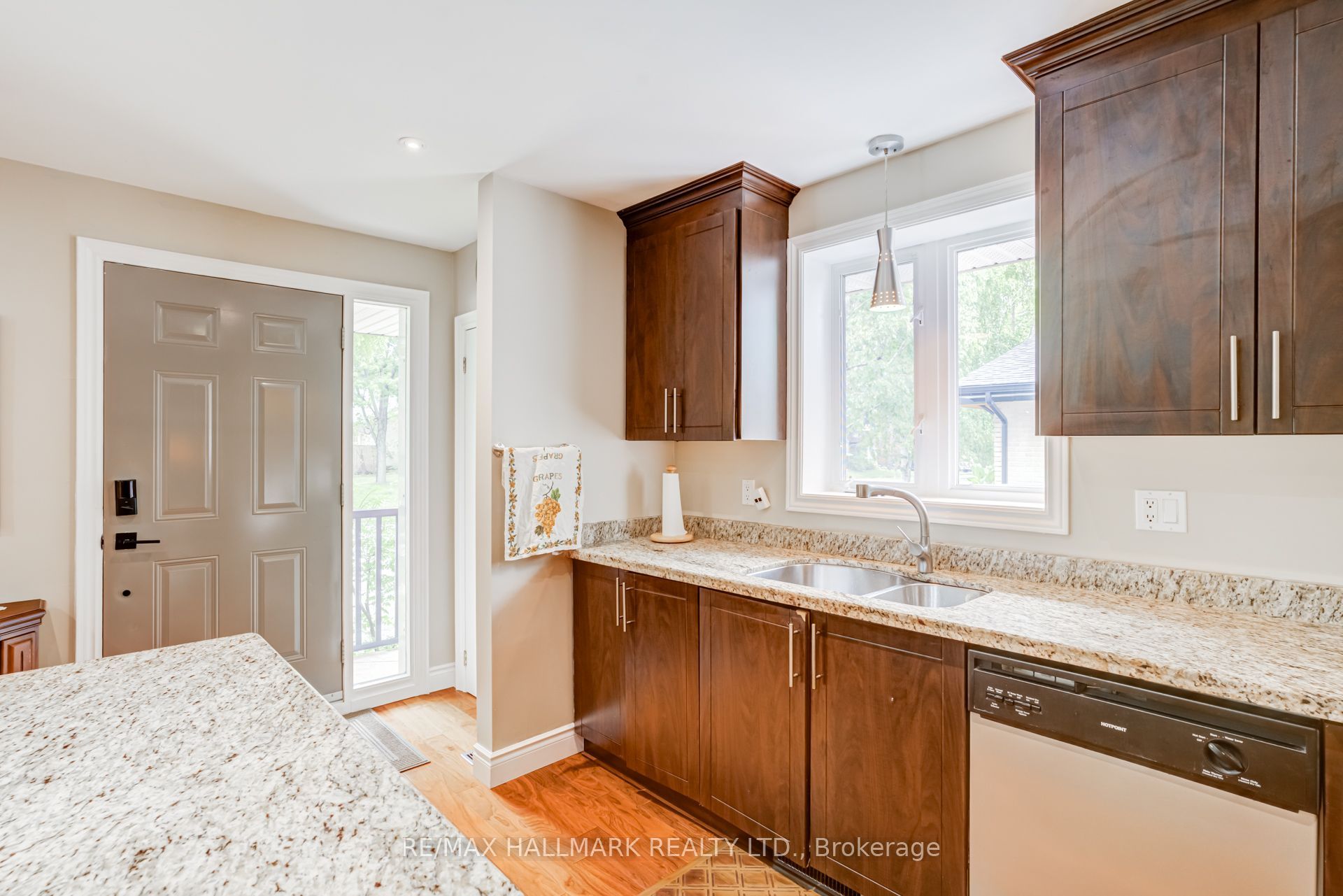 1218 Grange Road Property Photo 9