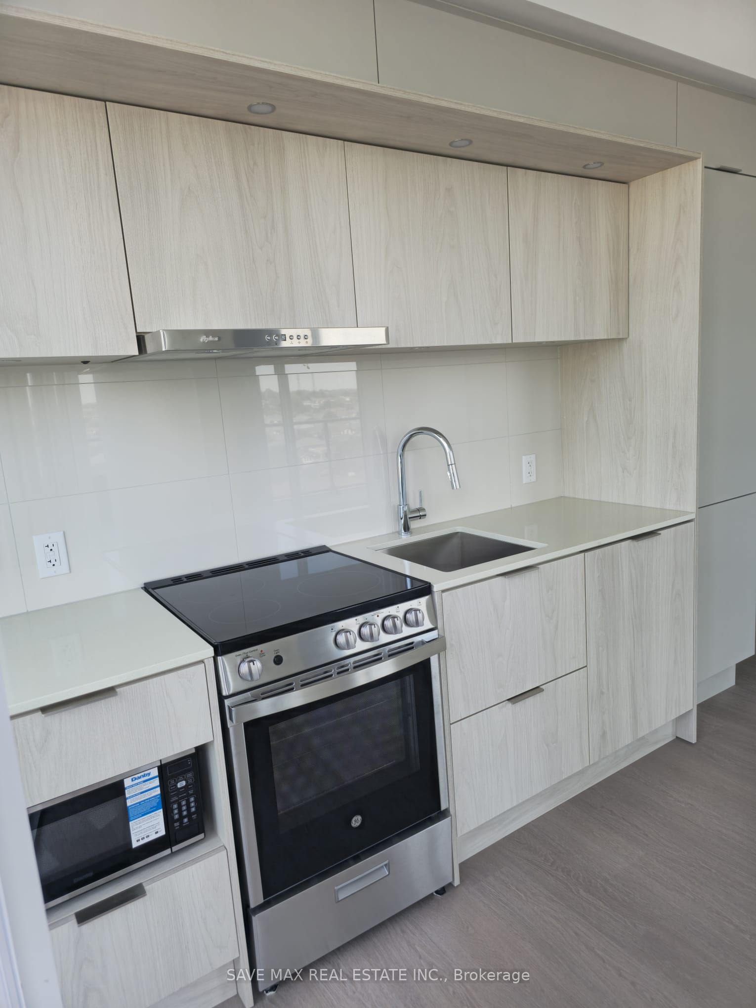 448 Burnhamthorpe Road W 609 Property Photo 6
