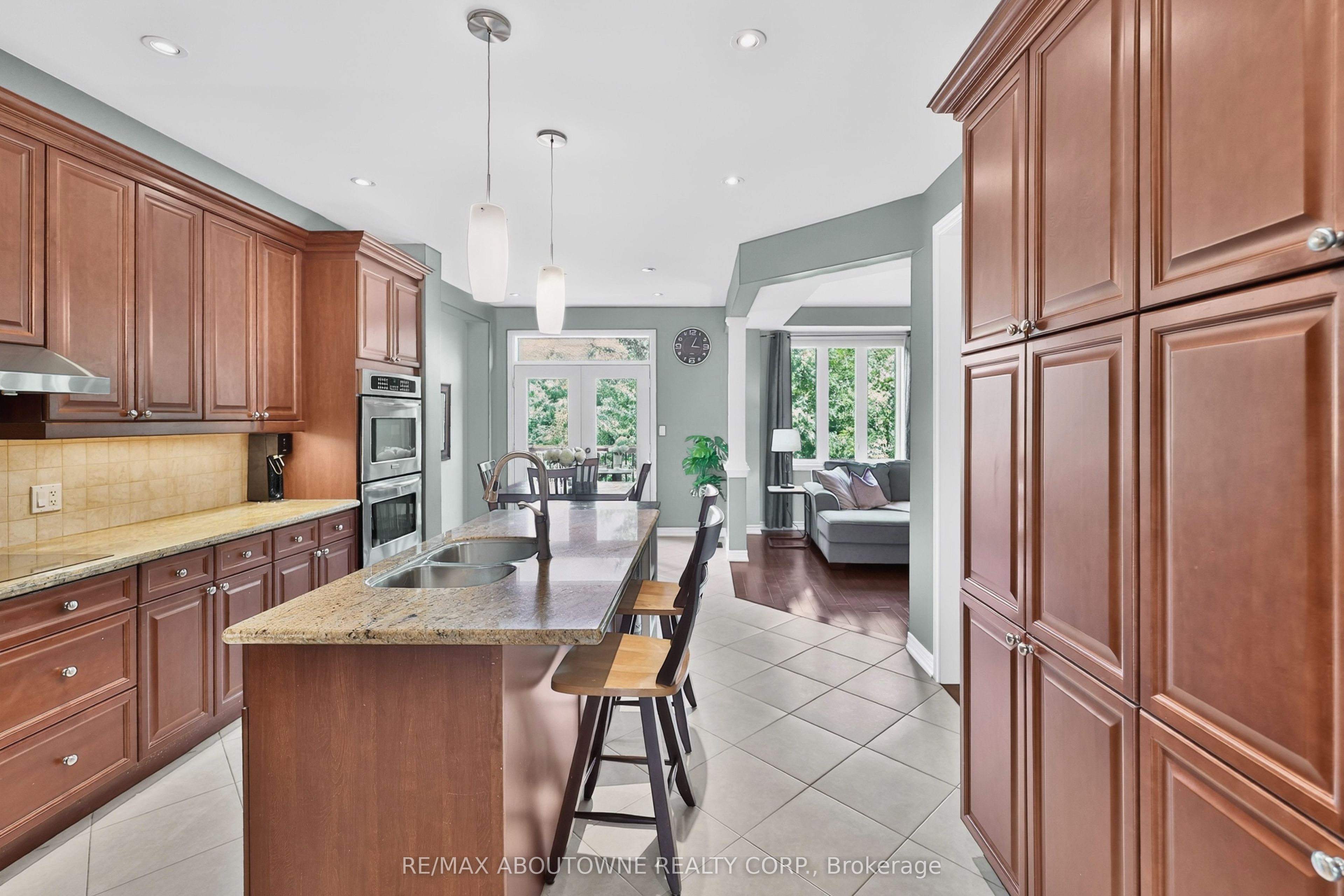2269 Whitworth Drive Property Photo 11