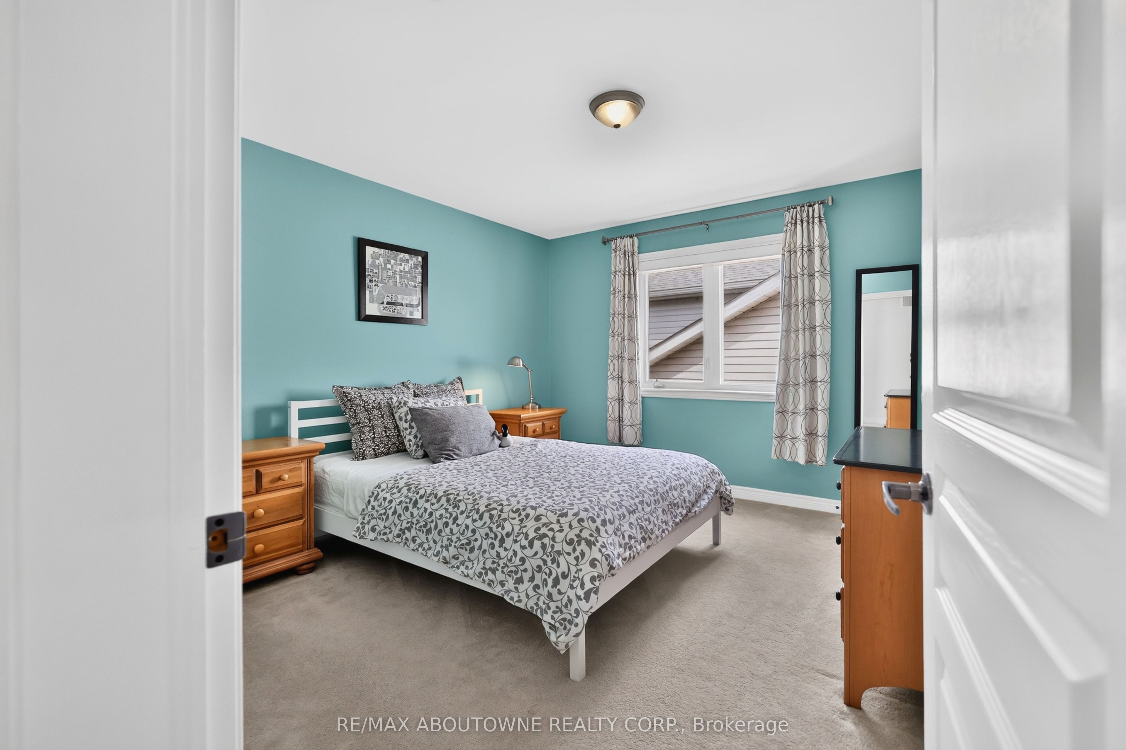 2269 Whitworth Drive Property Photo 28