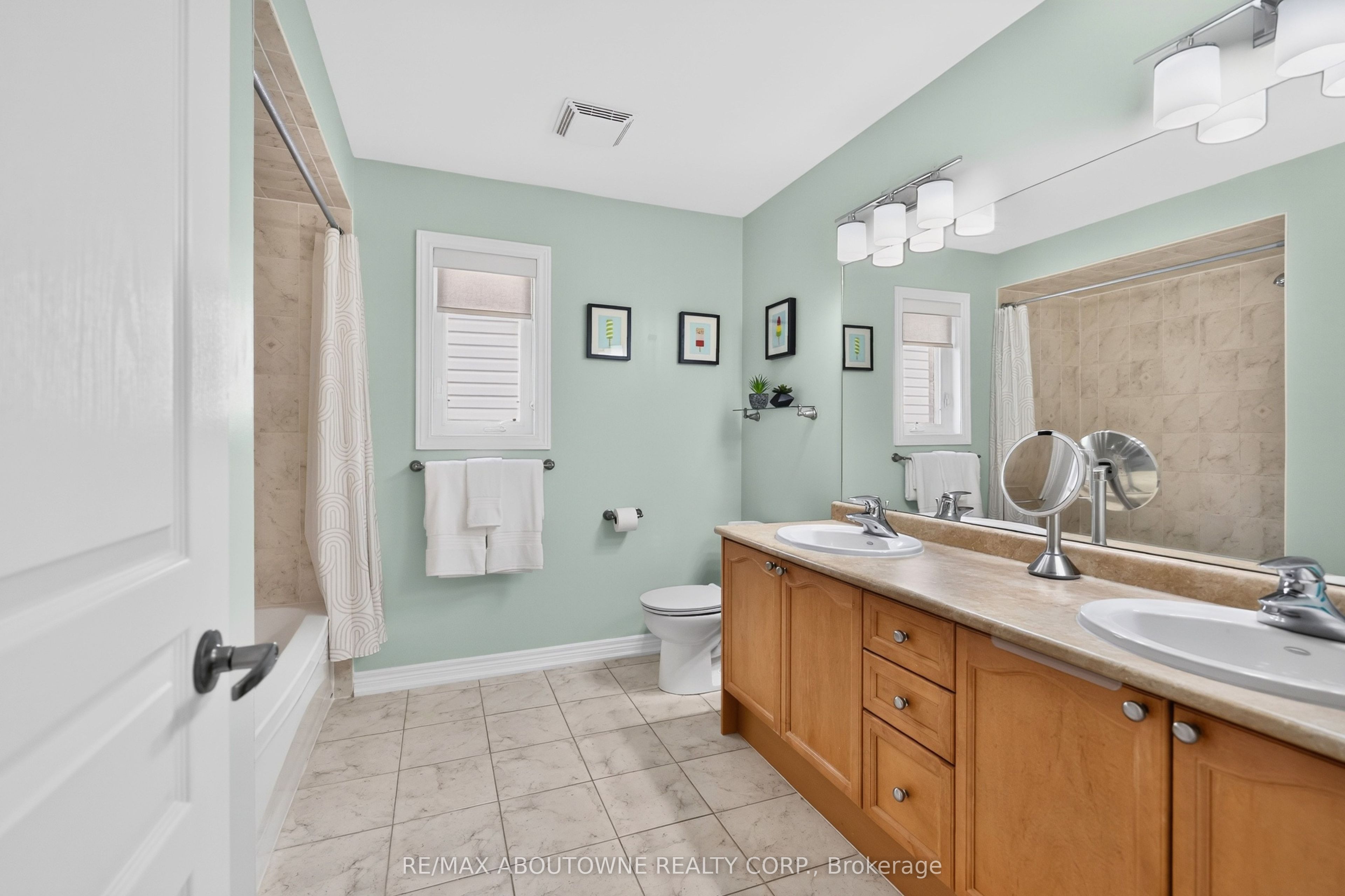 2269 Whitworth Drive Property Photo 30