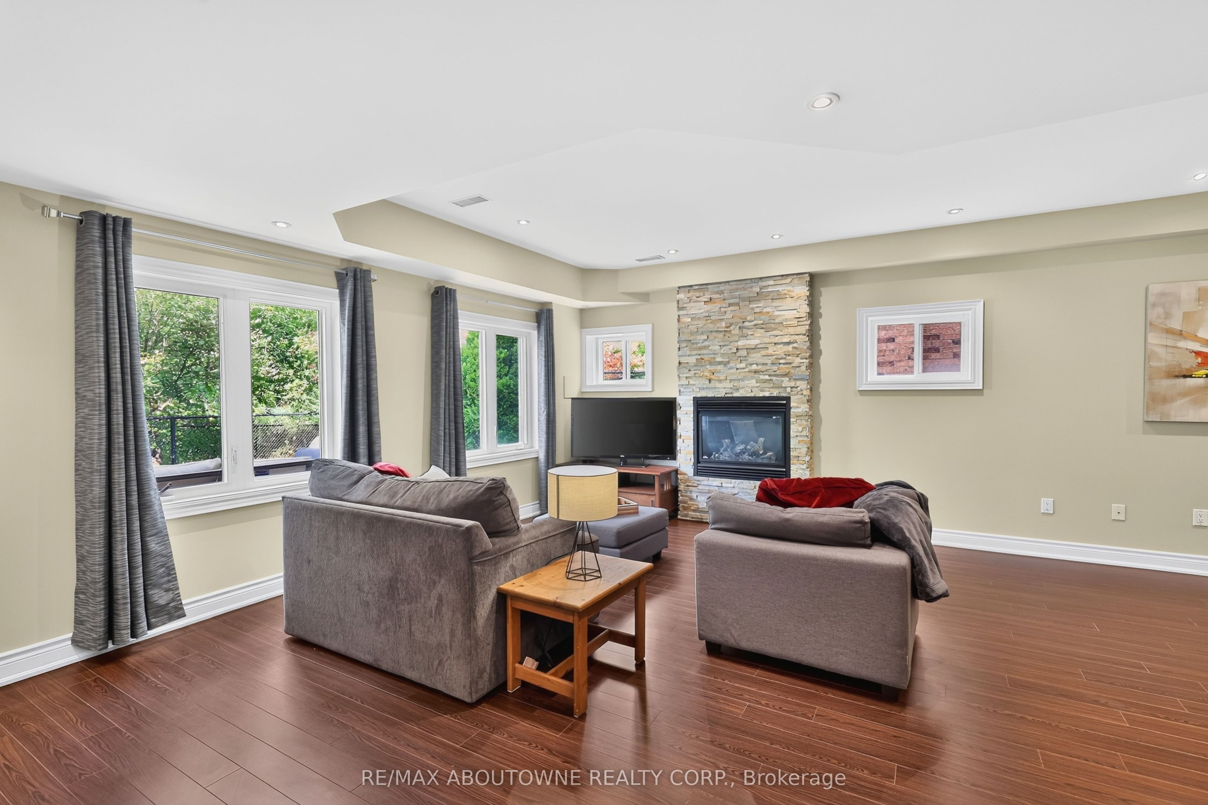 2269 Whitworth Drive Property Photo 32