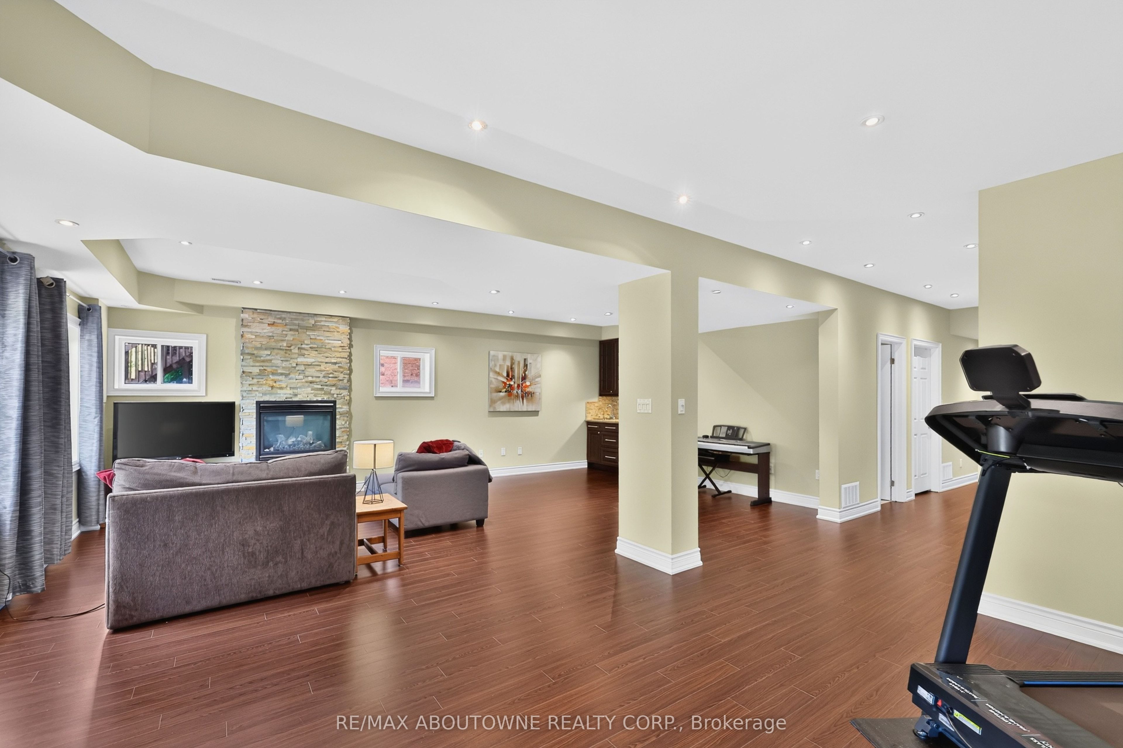 2269 Whitworth Drive Property Photo 34