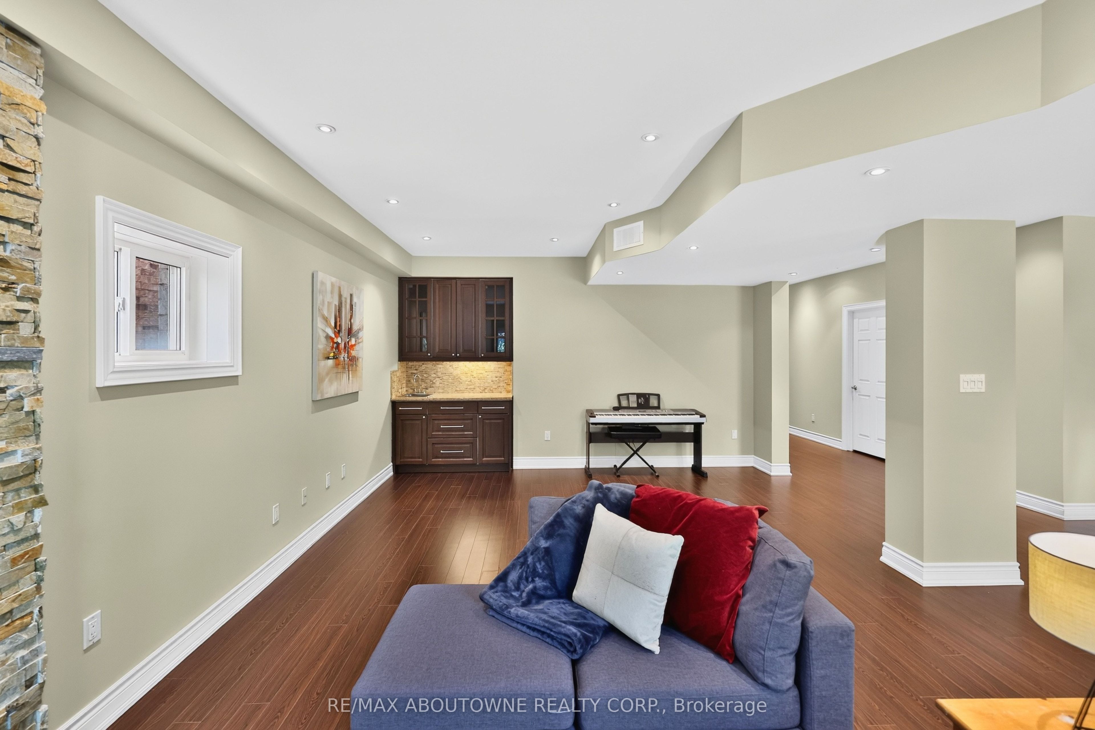 2269 Whitworth Drive Property Photo 35