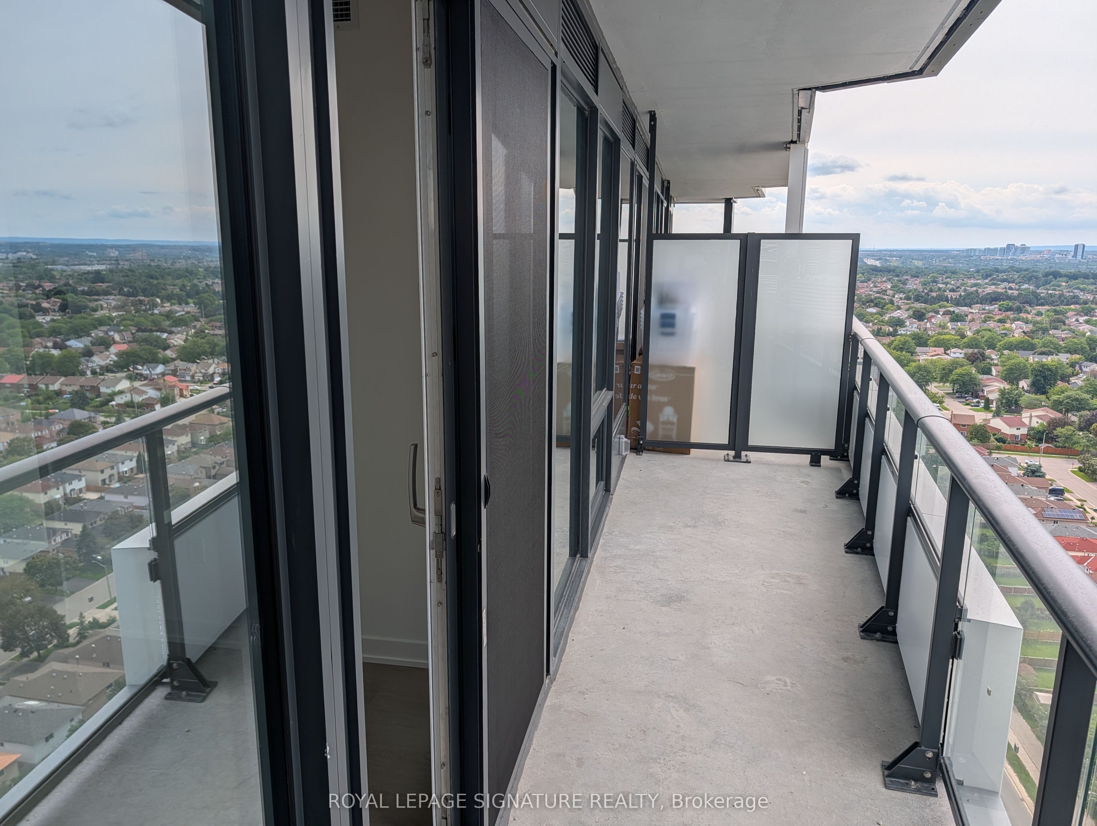 448 Burnhamthorpe Road W 2204 Property Photo 1
