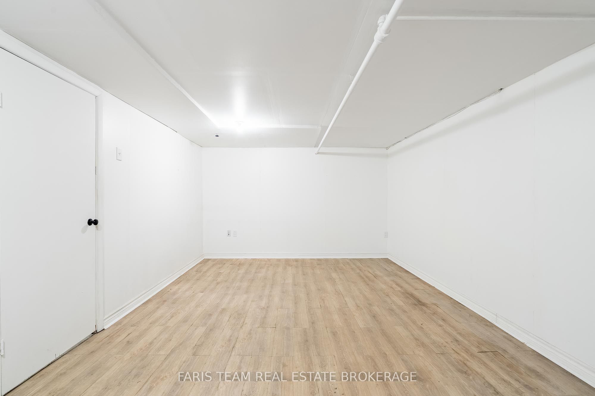 267 Lakeshore Road E Property Photo 8