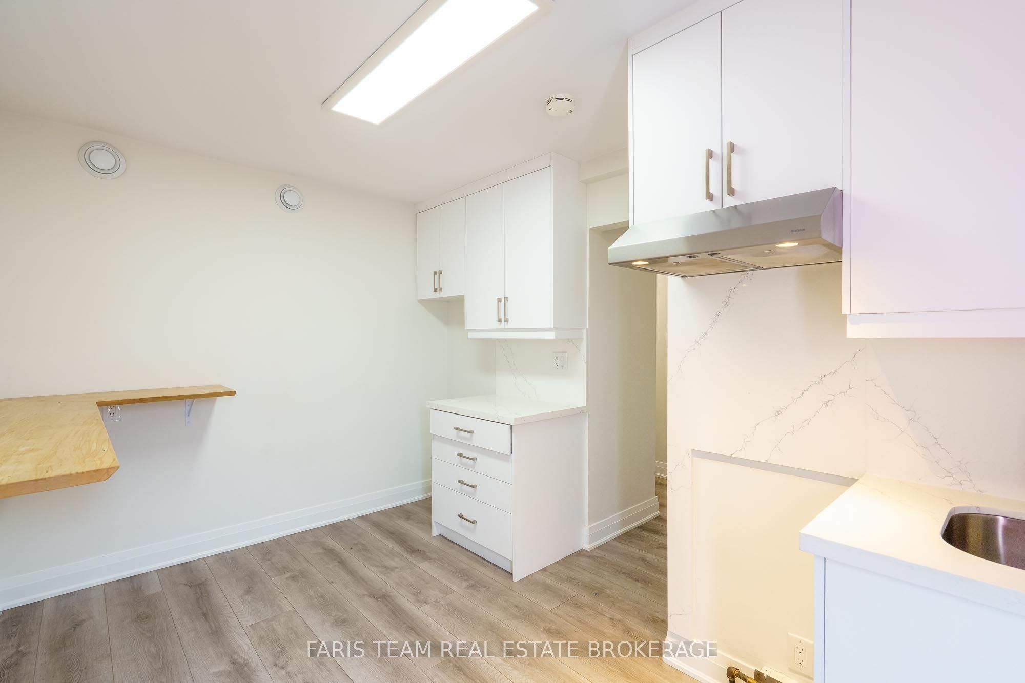 267 Lakeshore Road E Property Photo 24