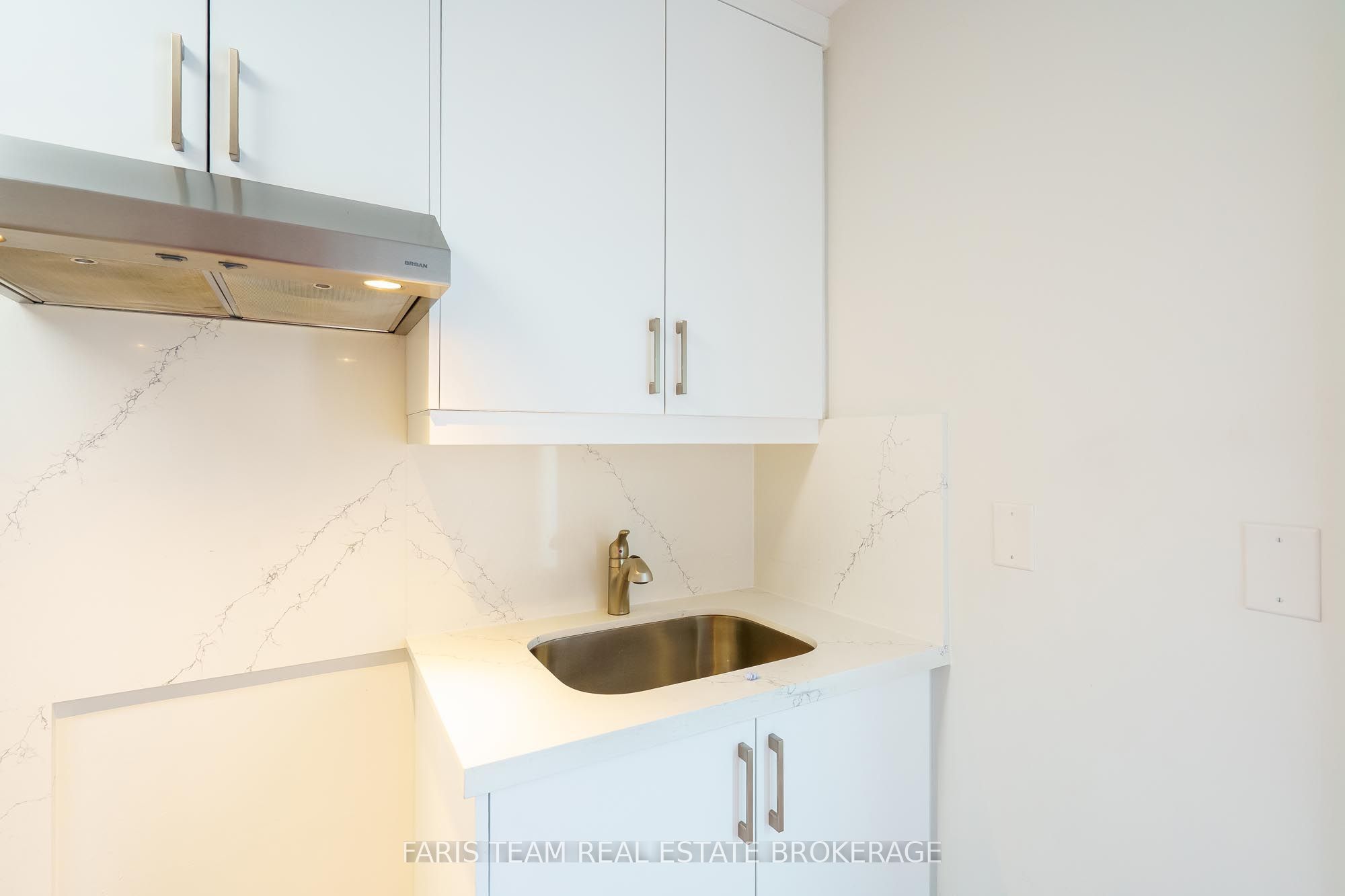 267 Lakeshore Road E Property Photo 25