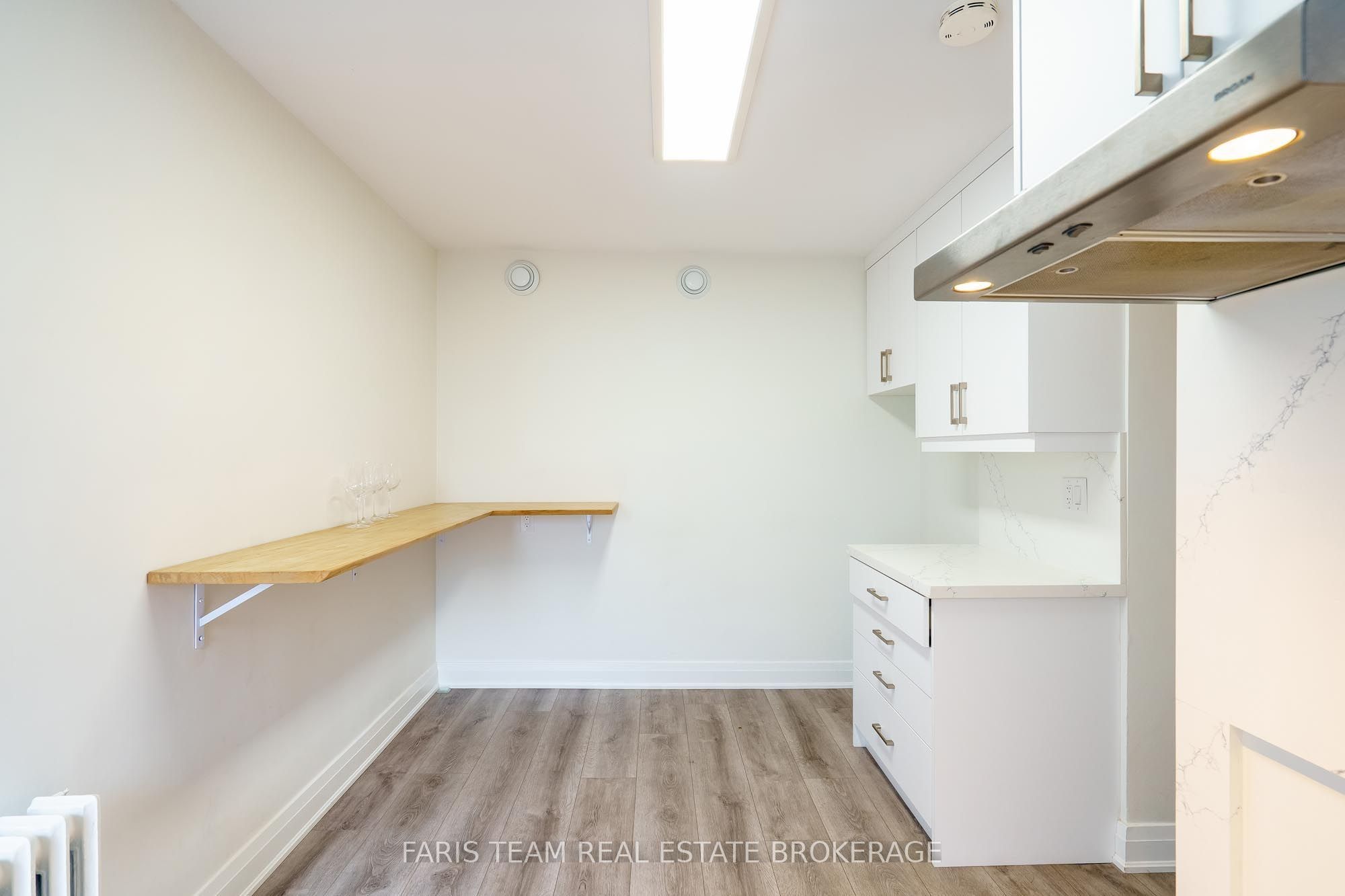 267 Lakeshore Road E Property Photo 26