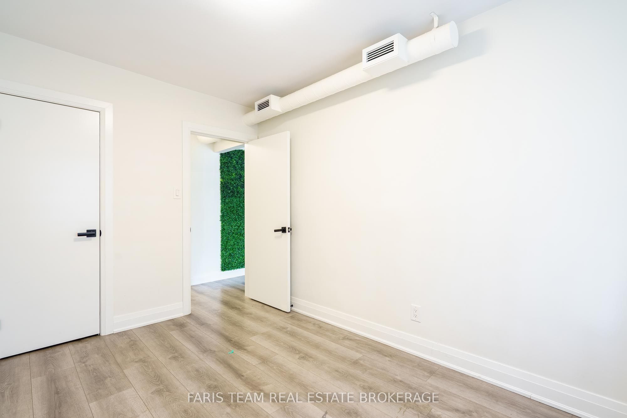 267 Lakeshore Road E Property Photo 30