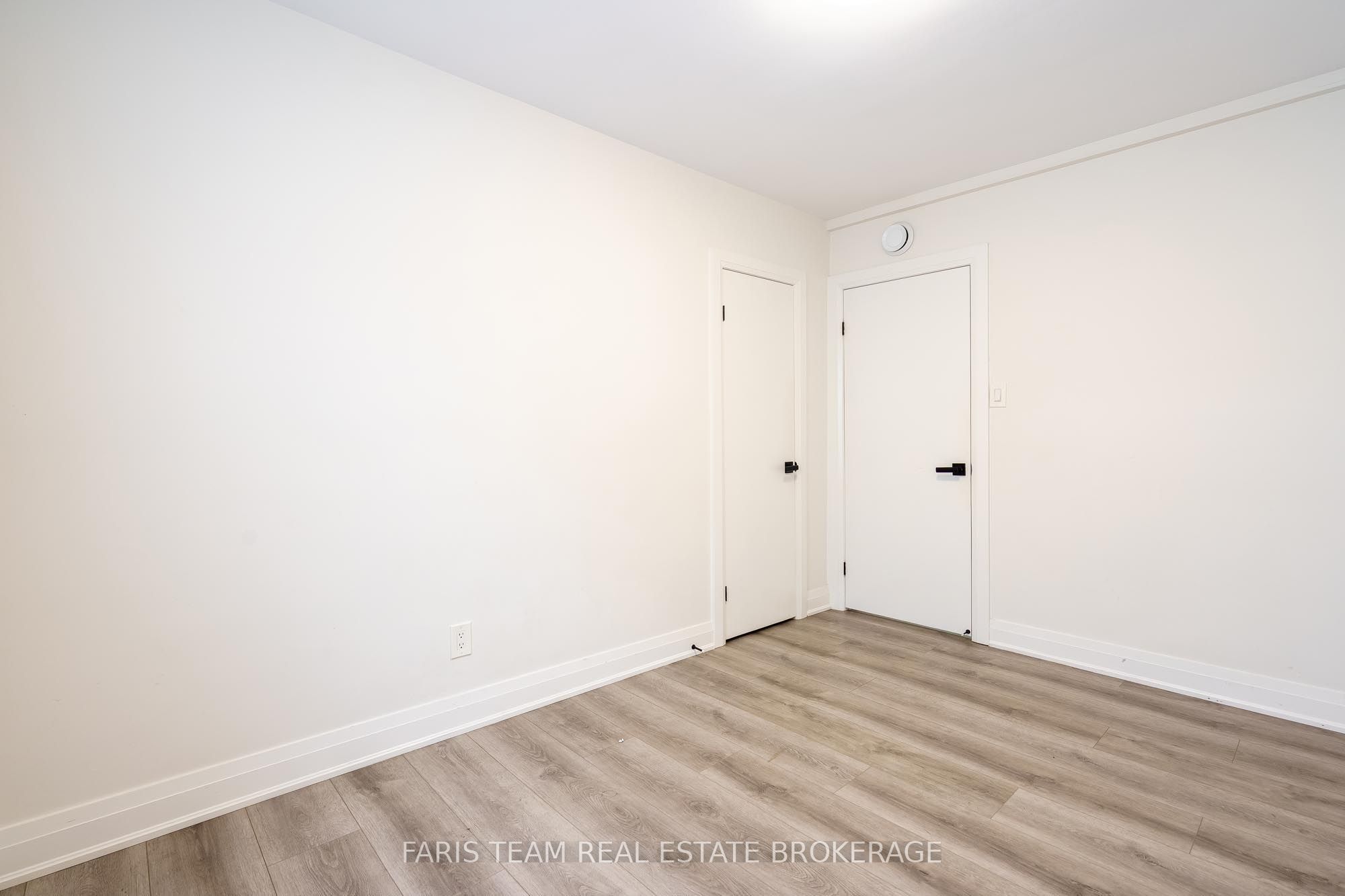 267 Lakeshore Road E Property Photo 41