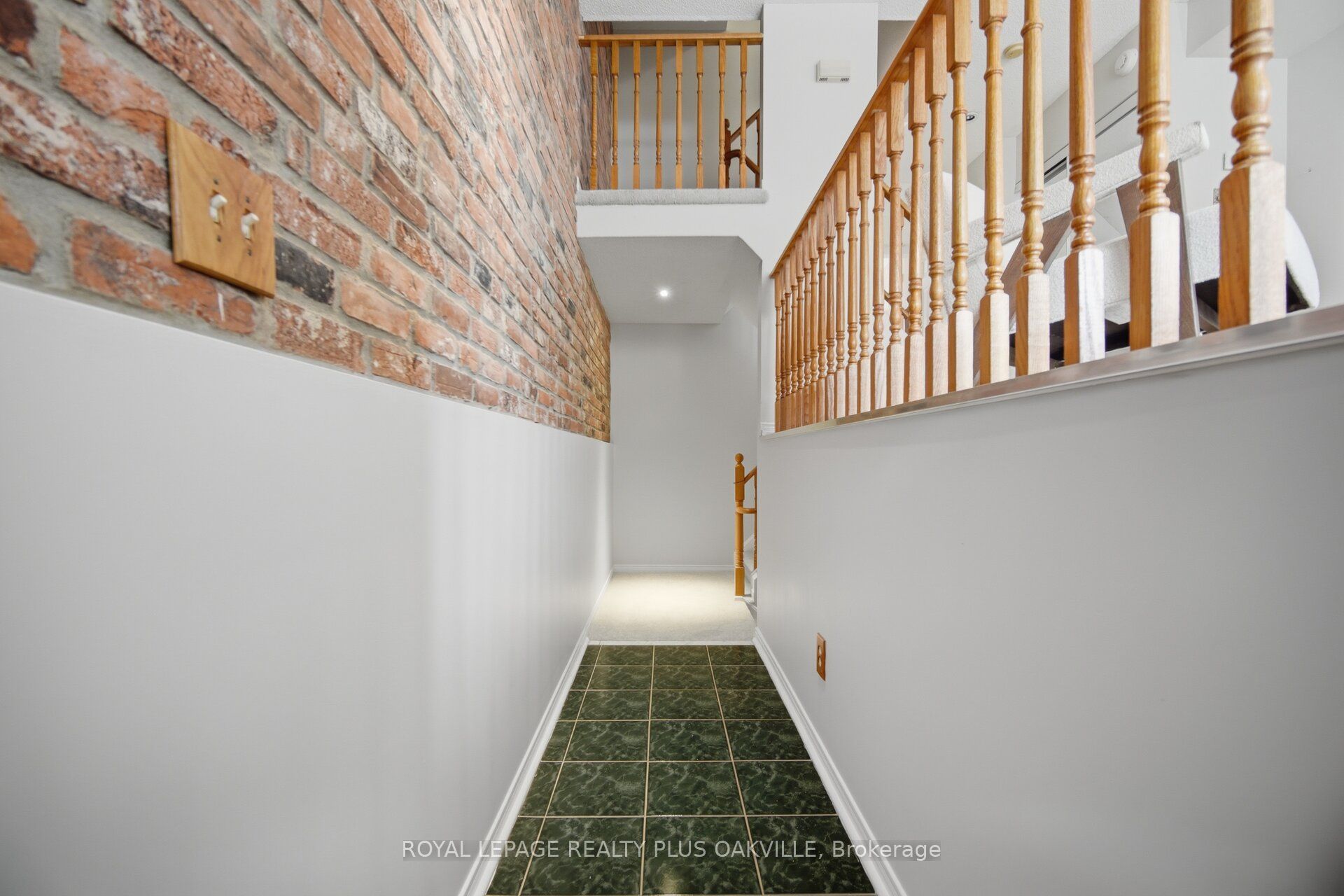 1050 Bristol Road W 108 Property Photo 6
