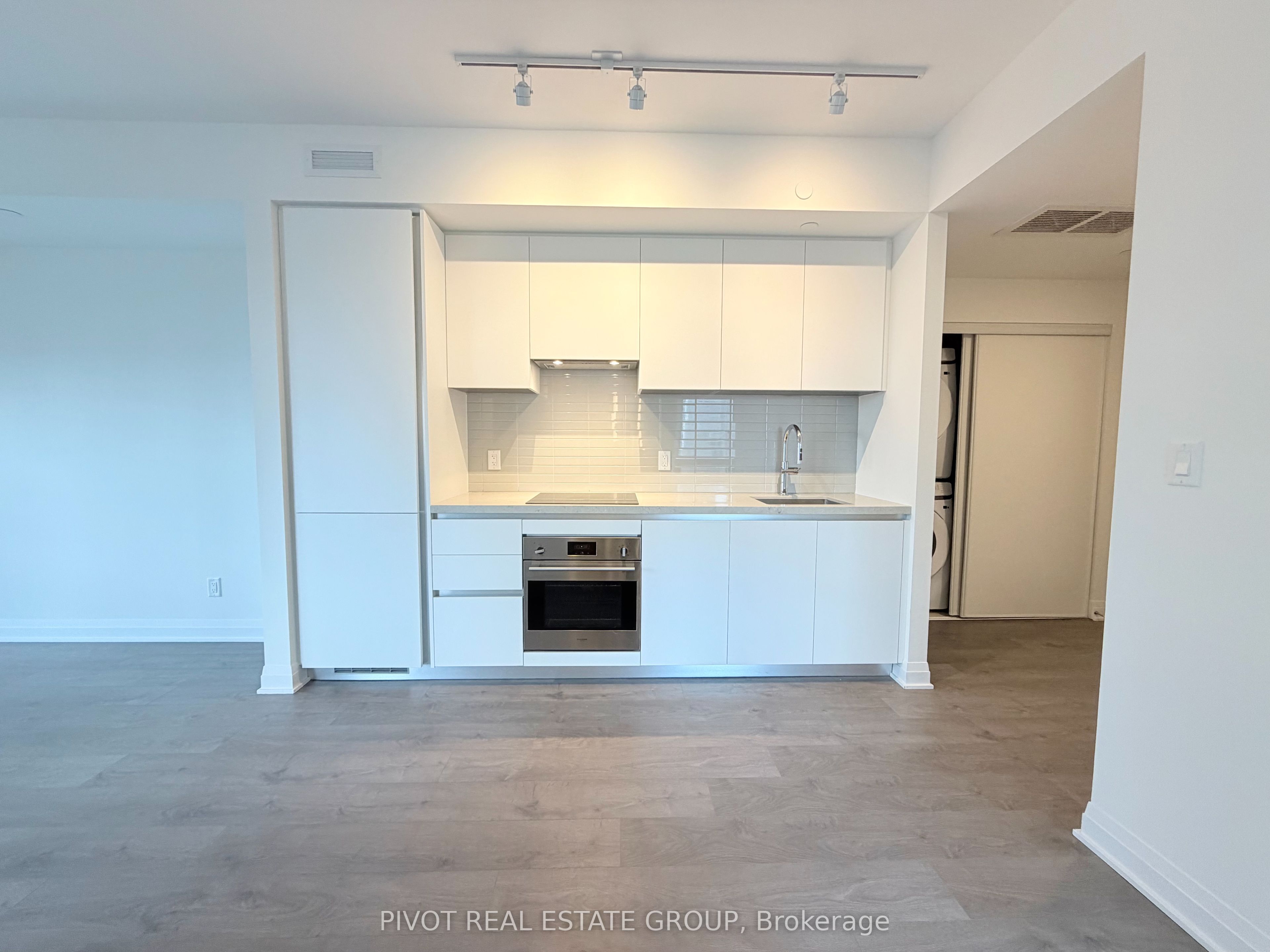 4015 The Exchange 1407 Property Photo 4