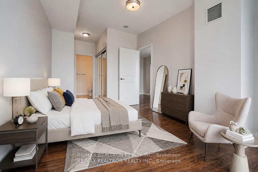 60 Absolute Avenue 706 Property Photo 11