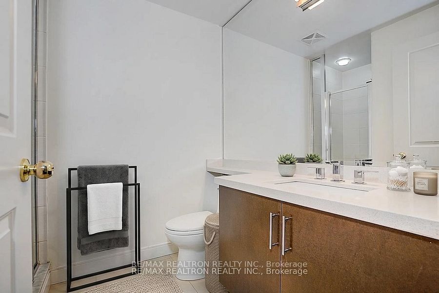60 Absolute Avenue 706 Property Photo 12