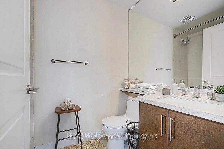 60 Absolute Avenue 706 Property Photo 13