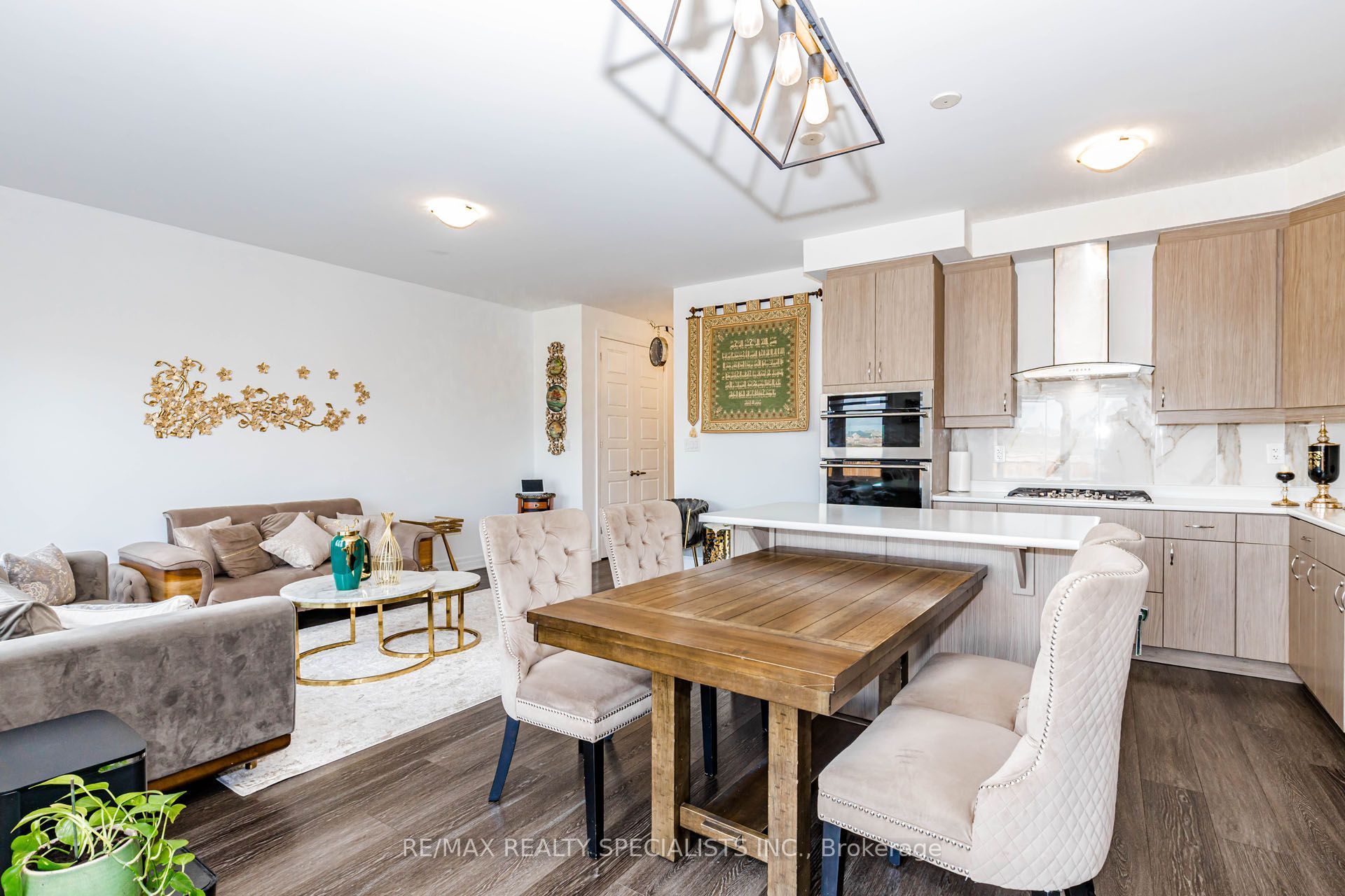 455 Gordon Krantz Avenue Property Photo 13